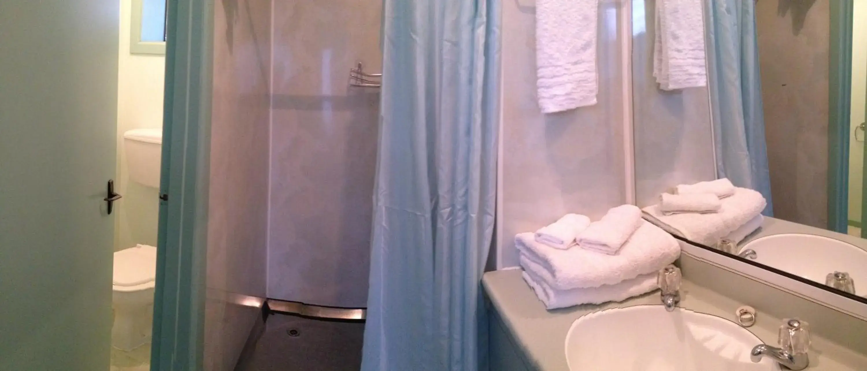 Deluxe Twin Room in Owaka Lodge Motel Deluxe Twin Room in Owaka Lodge Motel