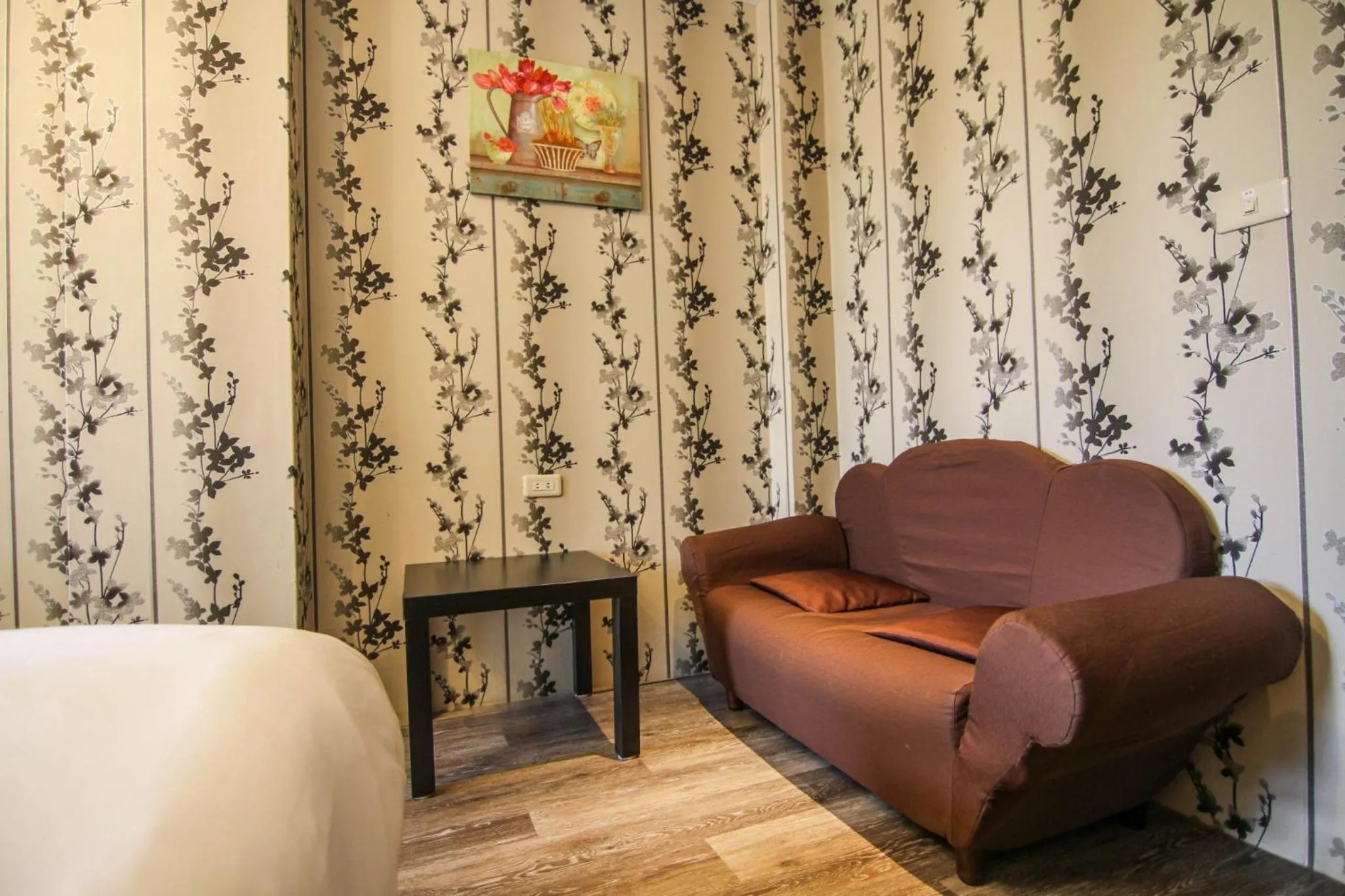 Seating area in Sun Moon Lake Loft Inn