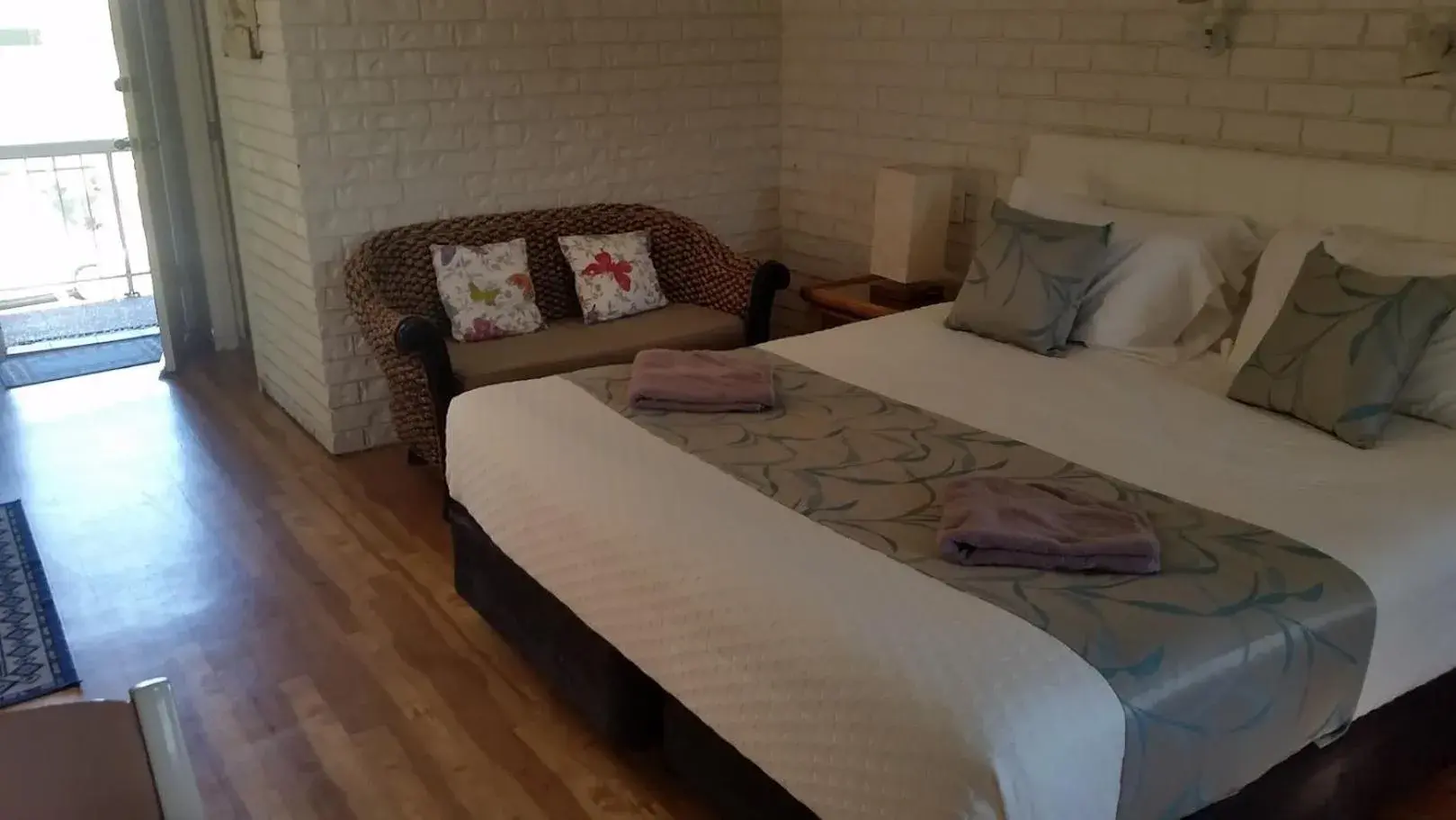 Standard King Room in Holland Park Motel Standard King Room in Holland Park Motel