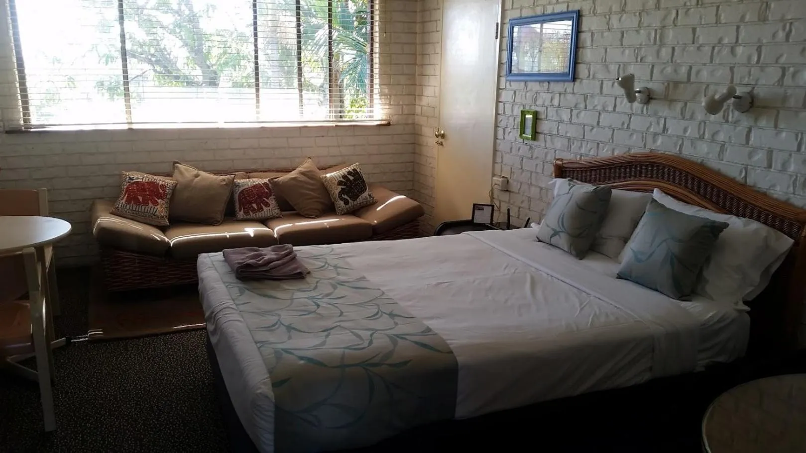 Garden view in Holland Park Motel