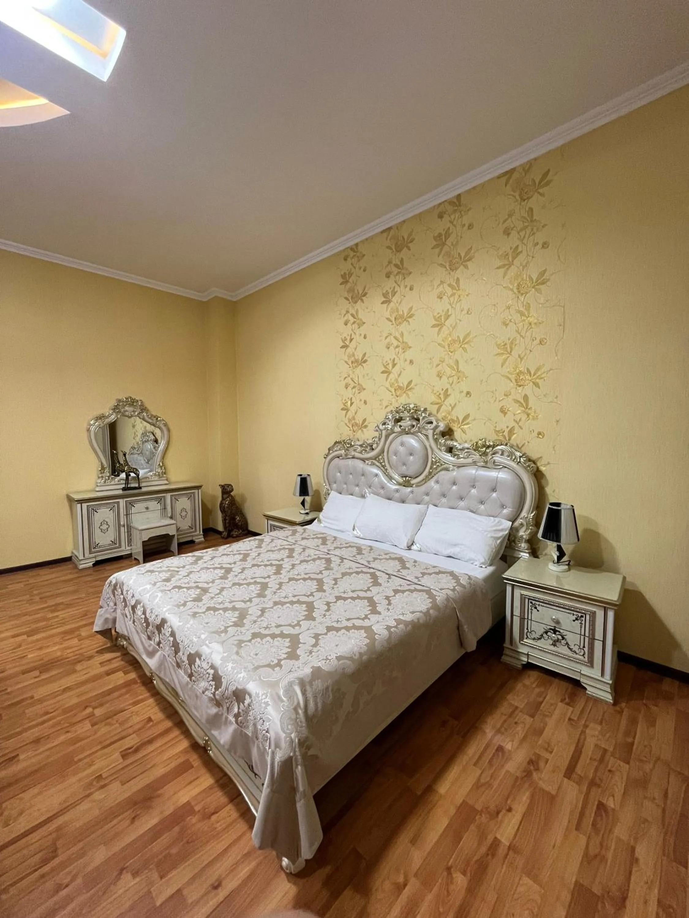 One-Bedroom Suite in Starway Hotel