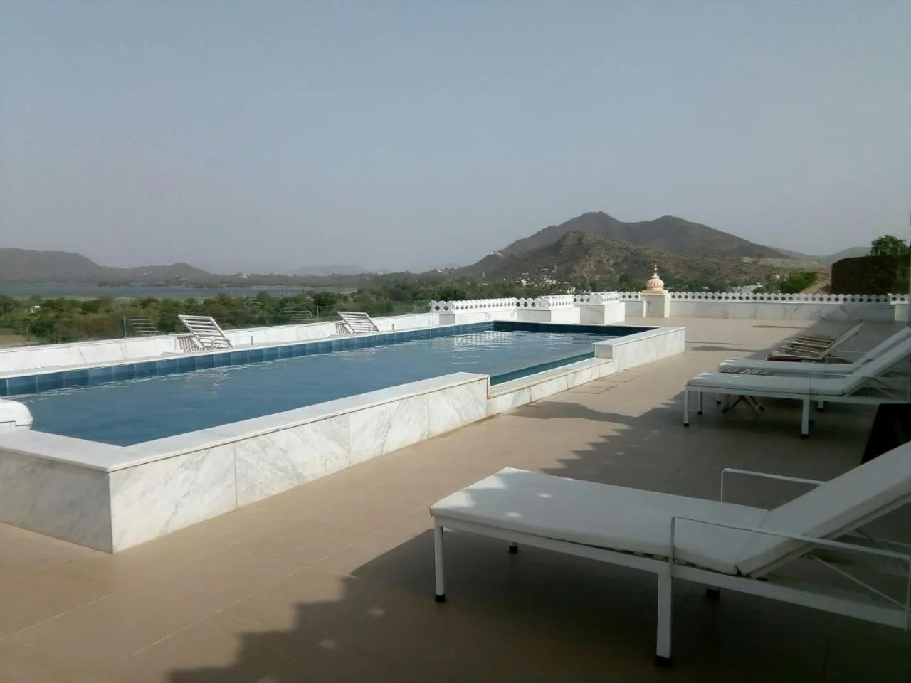 Swimming pool in Fateh Niwas by Fateh Collection