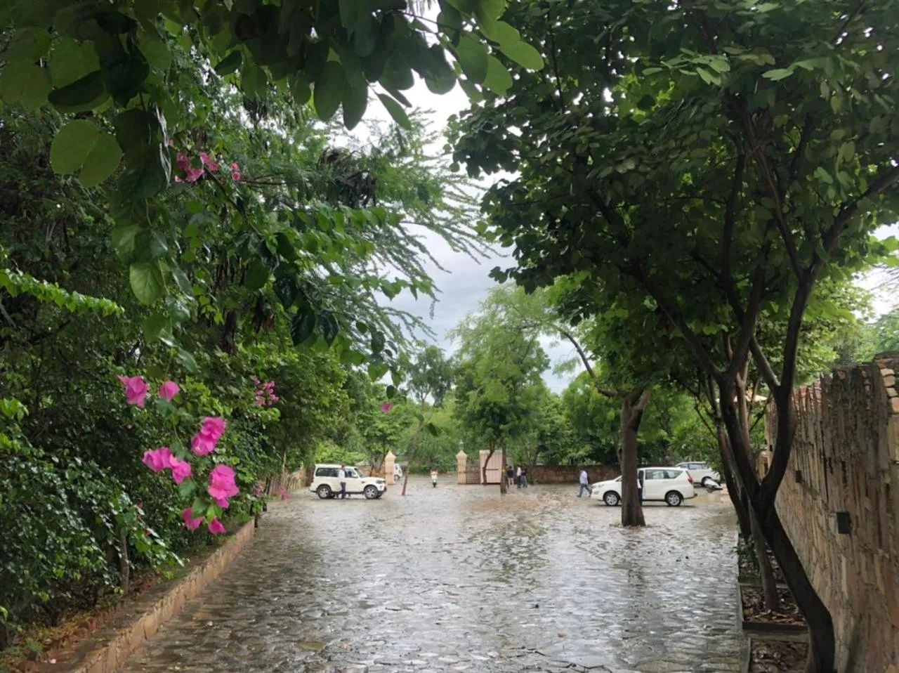 Parking in Fateh Niwas by Fateh Collection