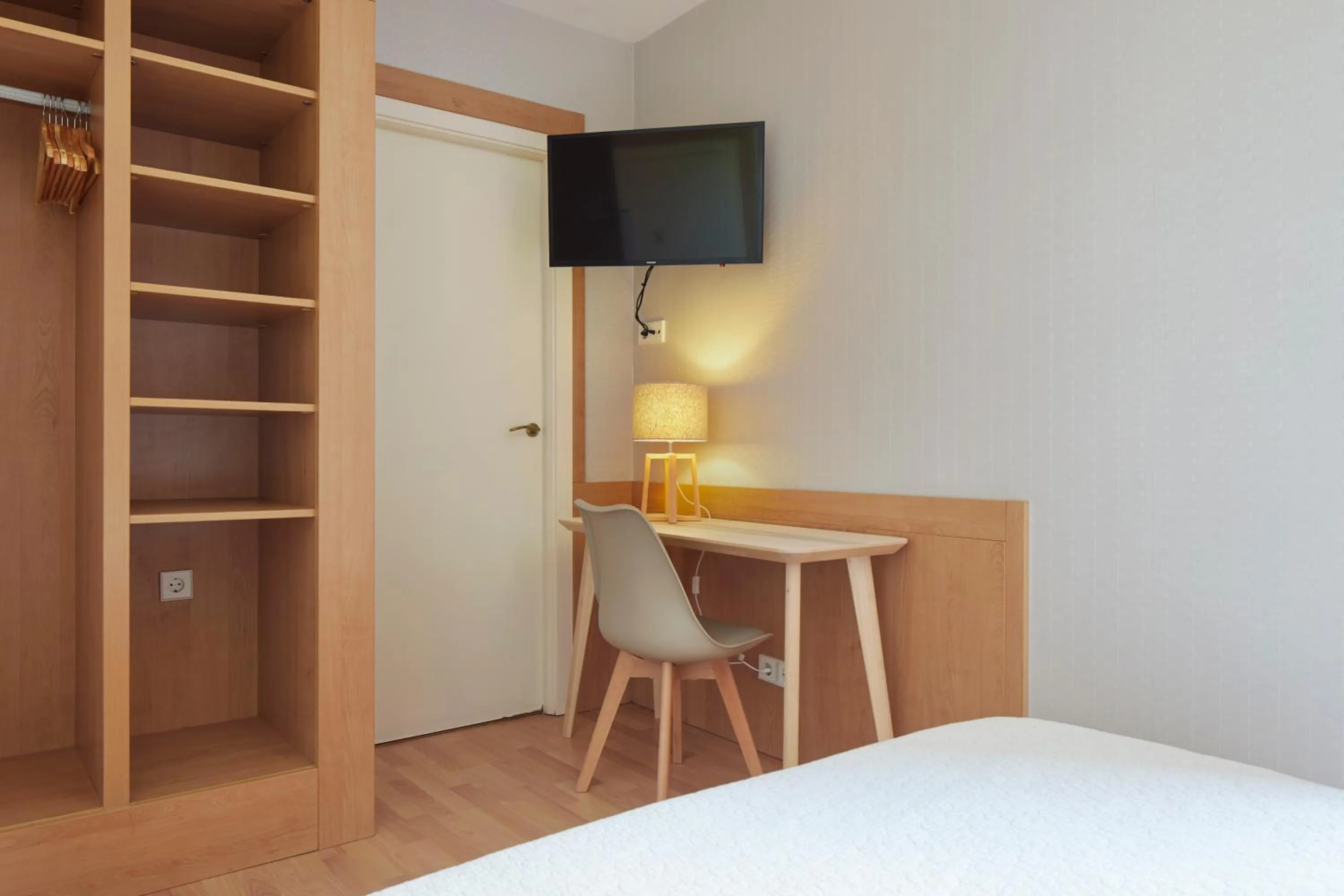 Bedroom, Bed in Hotel Berri Versalles