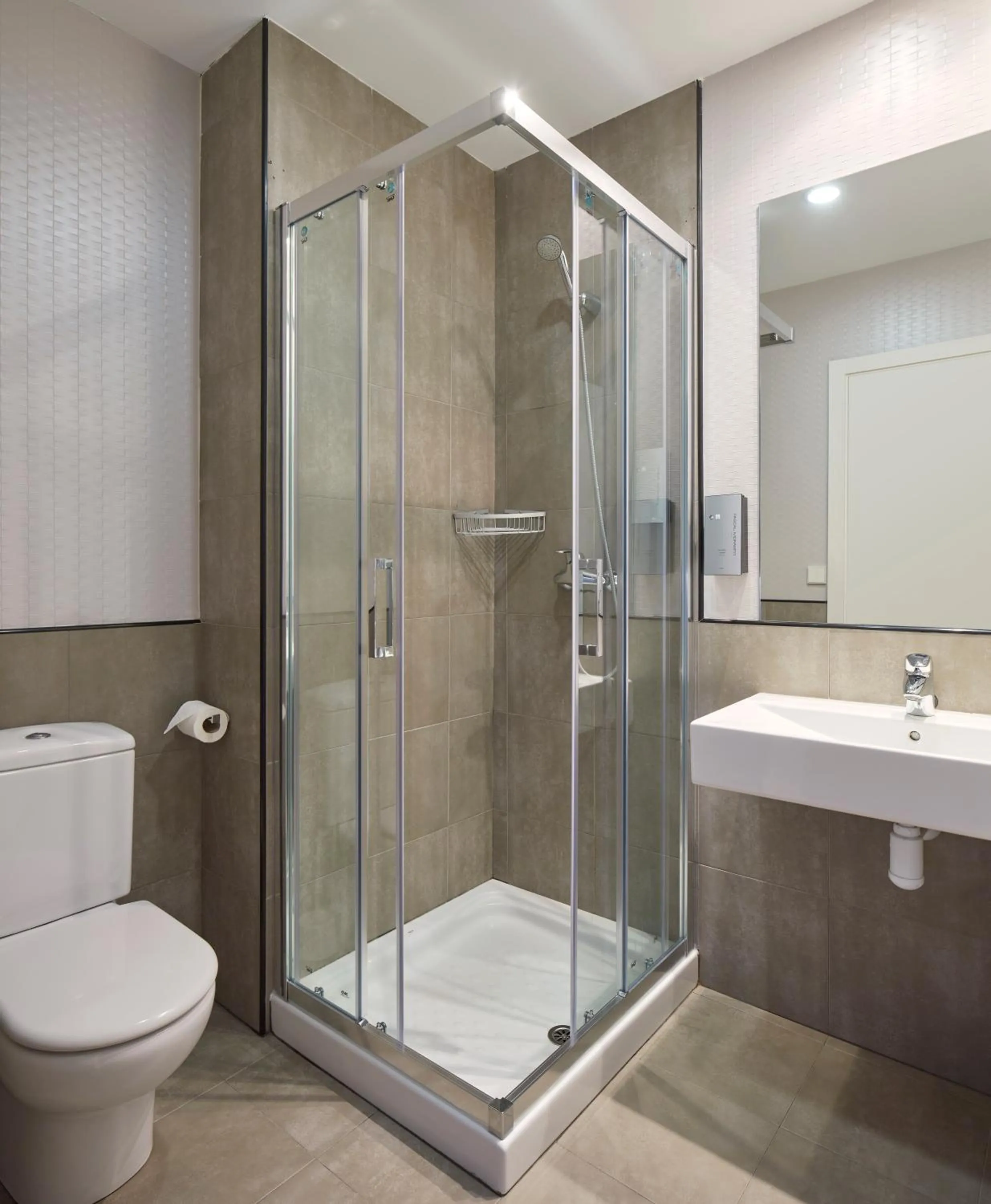 Bathroom in Hotel Berri Versalles