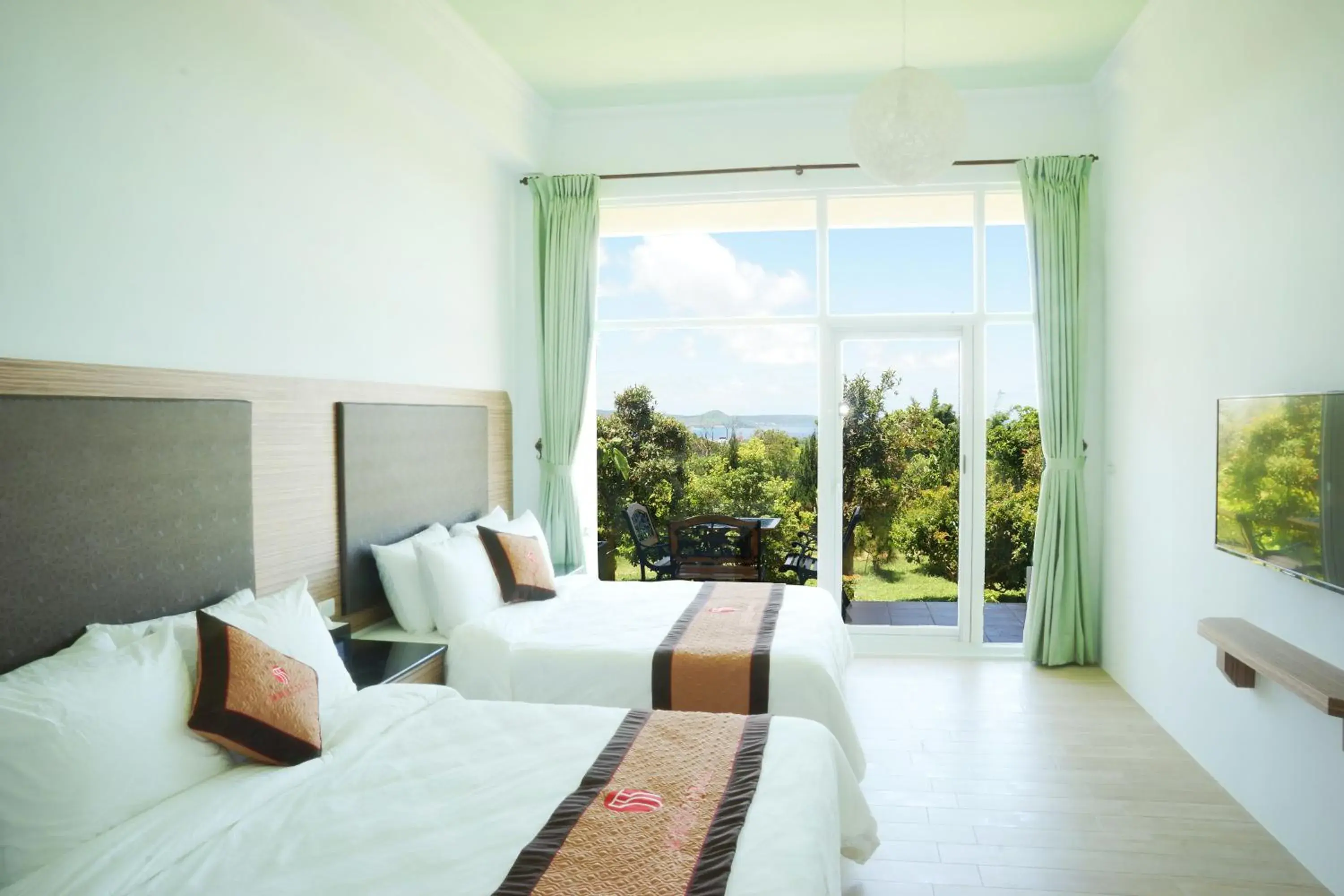 Quadruple Room with Garden View in Coral B&B Quadruple Room with Garden View in Coral B&B