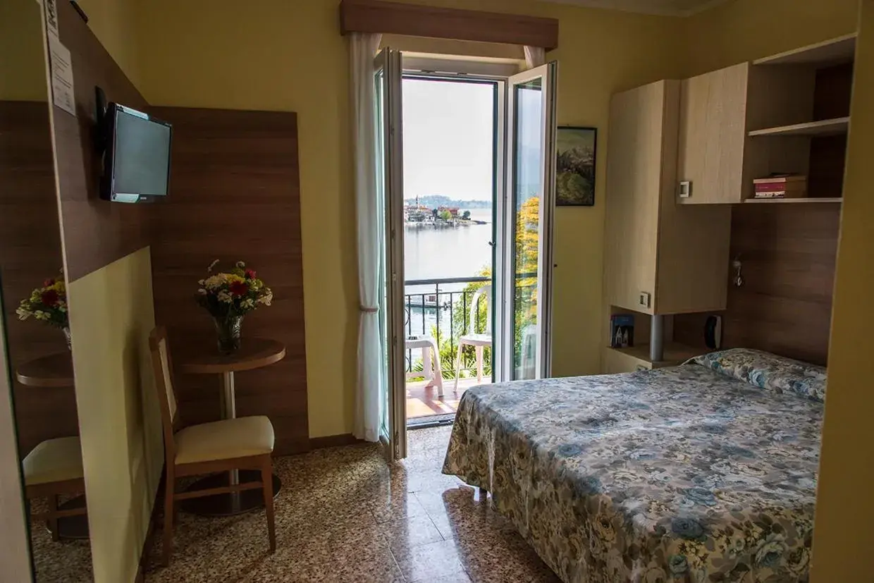 Double with Balcony and Lake View in Hotel Villa Ruscello Double with Balcony and Lake View in Hotel Villa Ruscello