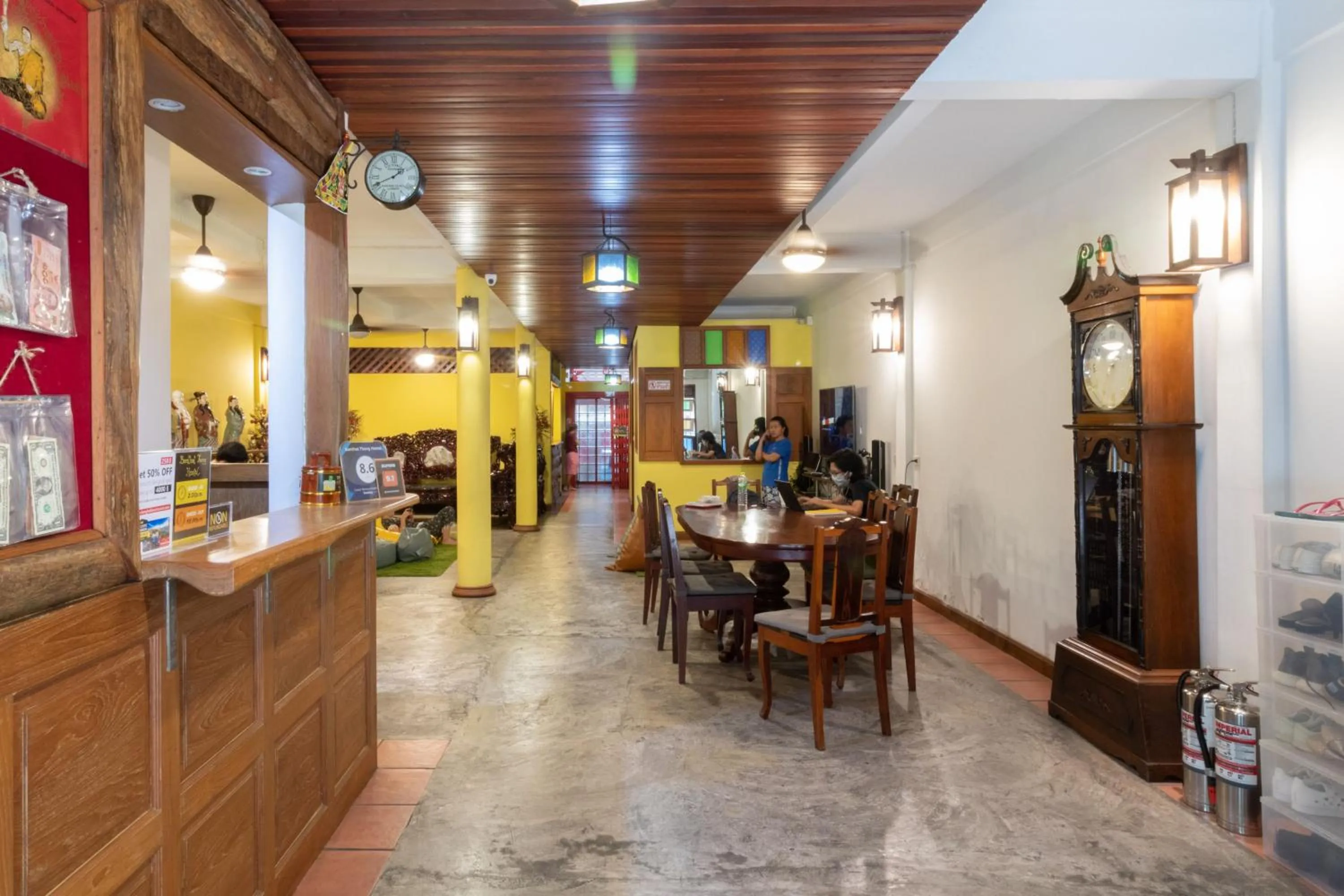Food and drinks in Banthat Thong Hostel