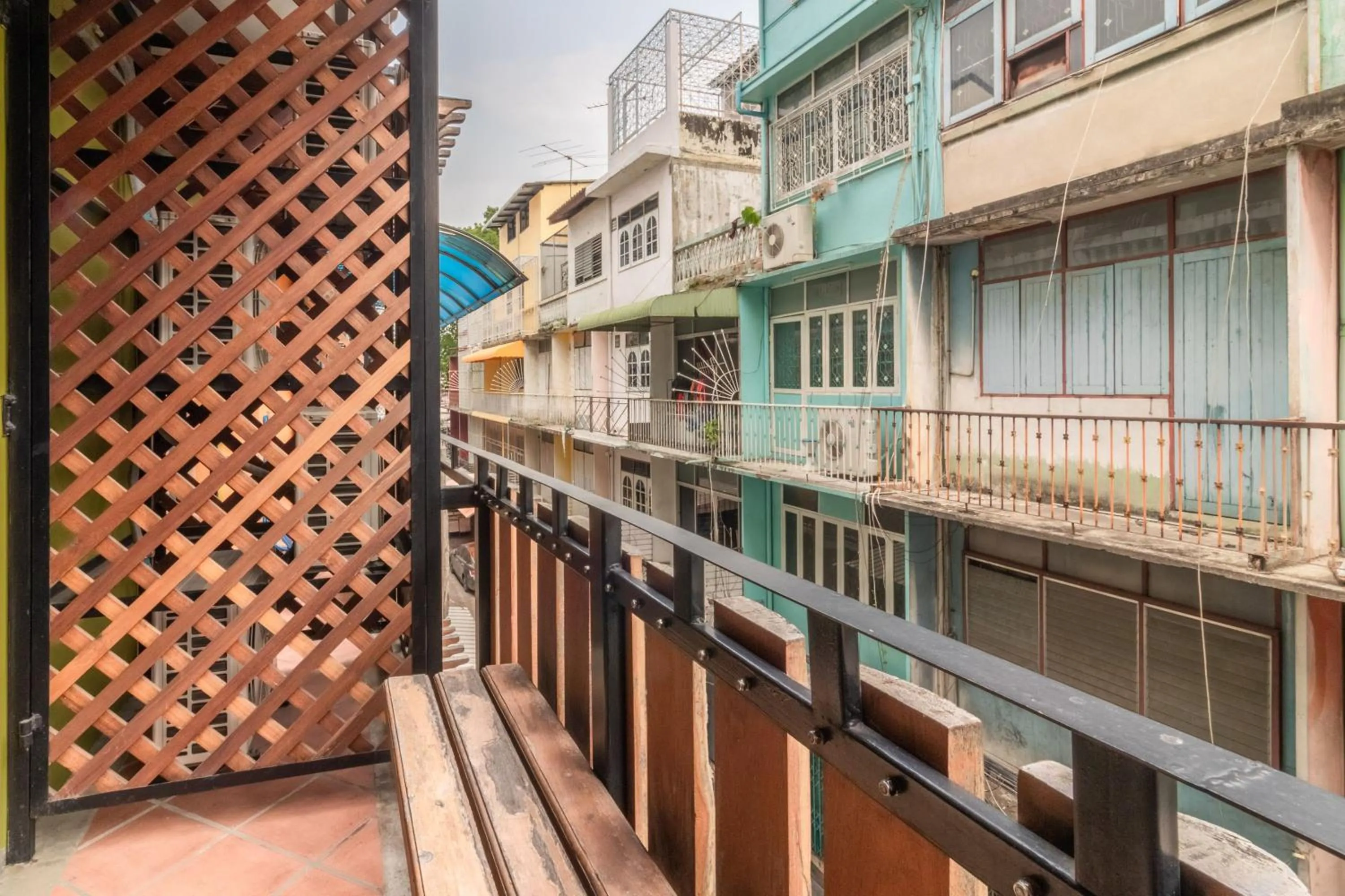 Balcony/Terrace in Banthat Thong Hostel