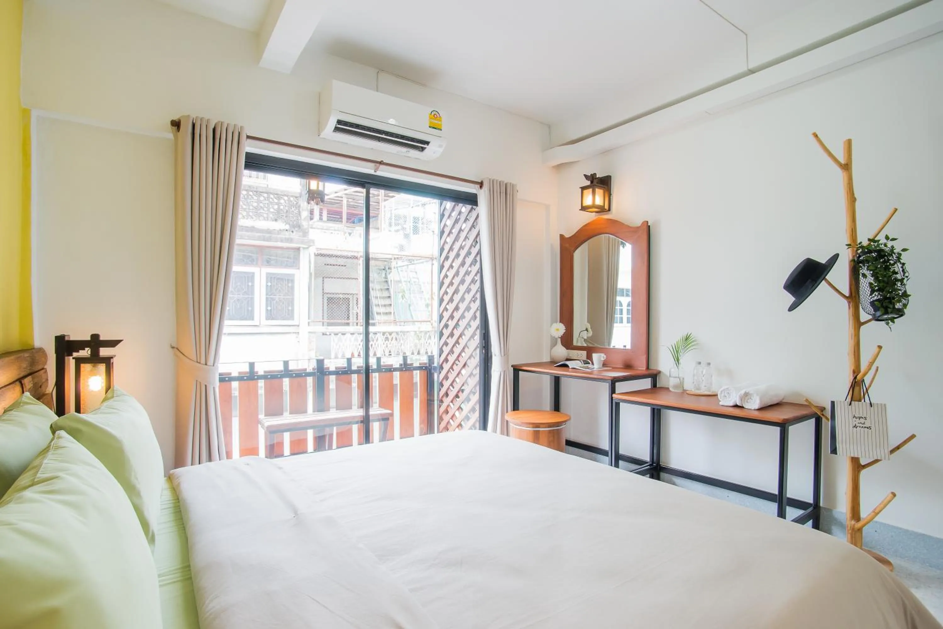 Photo of the whole room, Bed in Banthat Thong Hostel