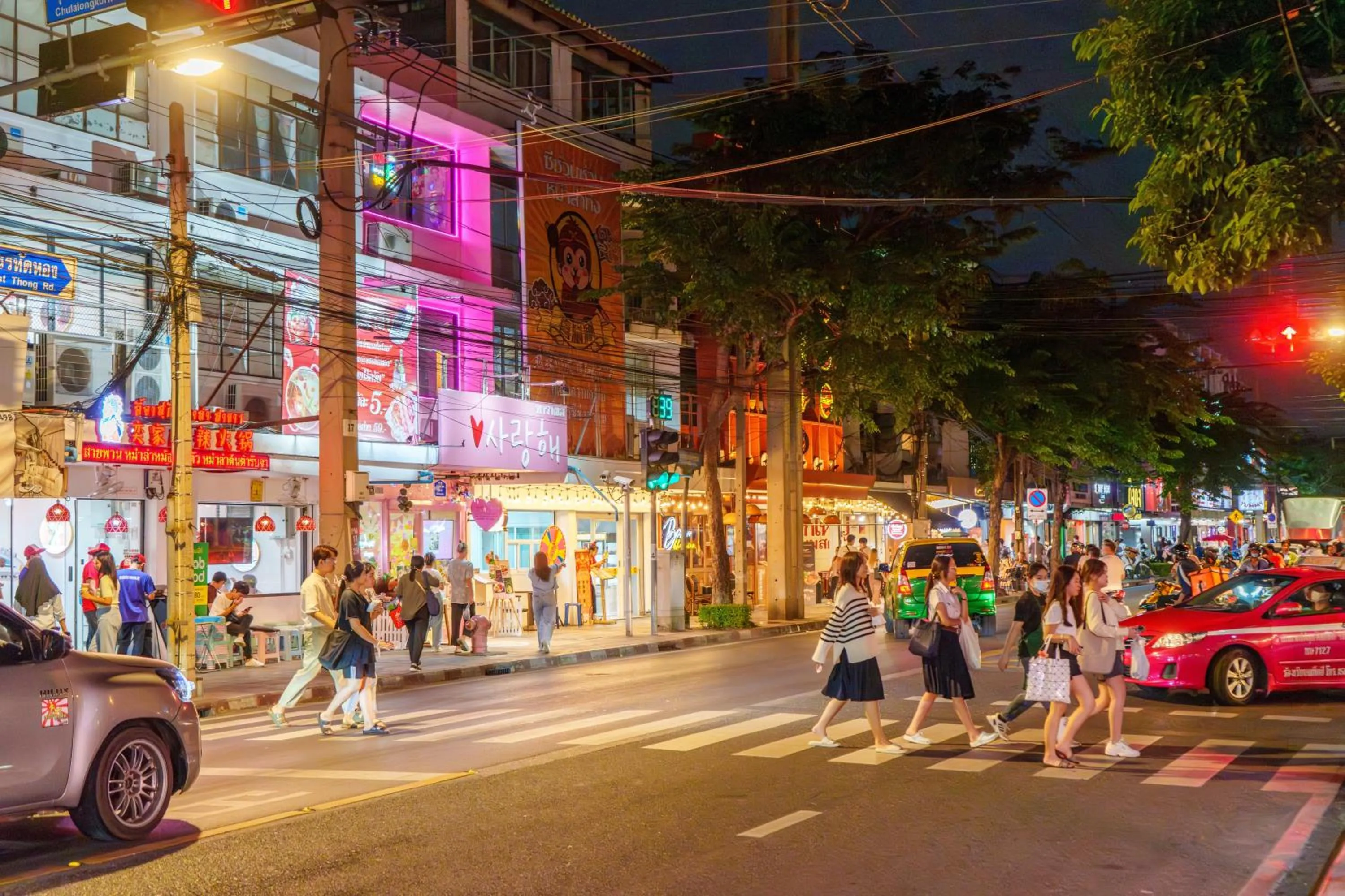 Nearby landmark in Banthat Thong Hostel