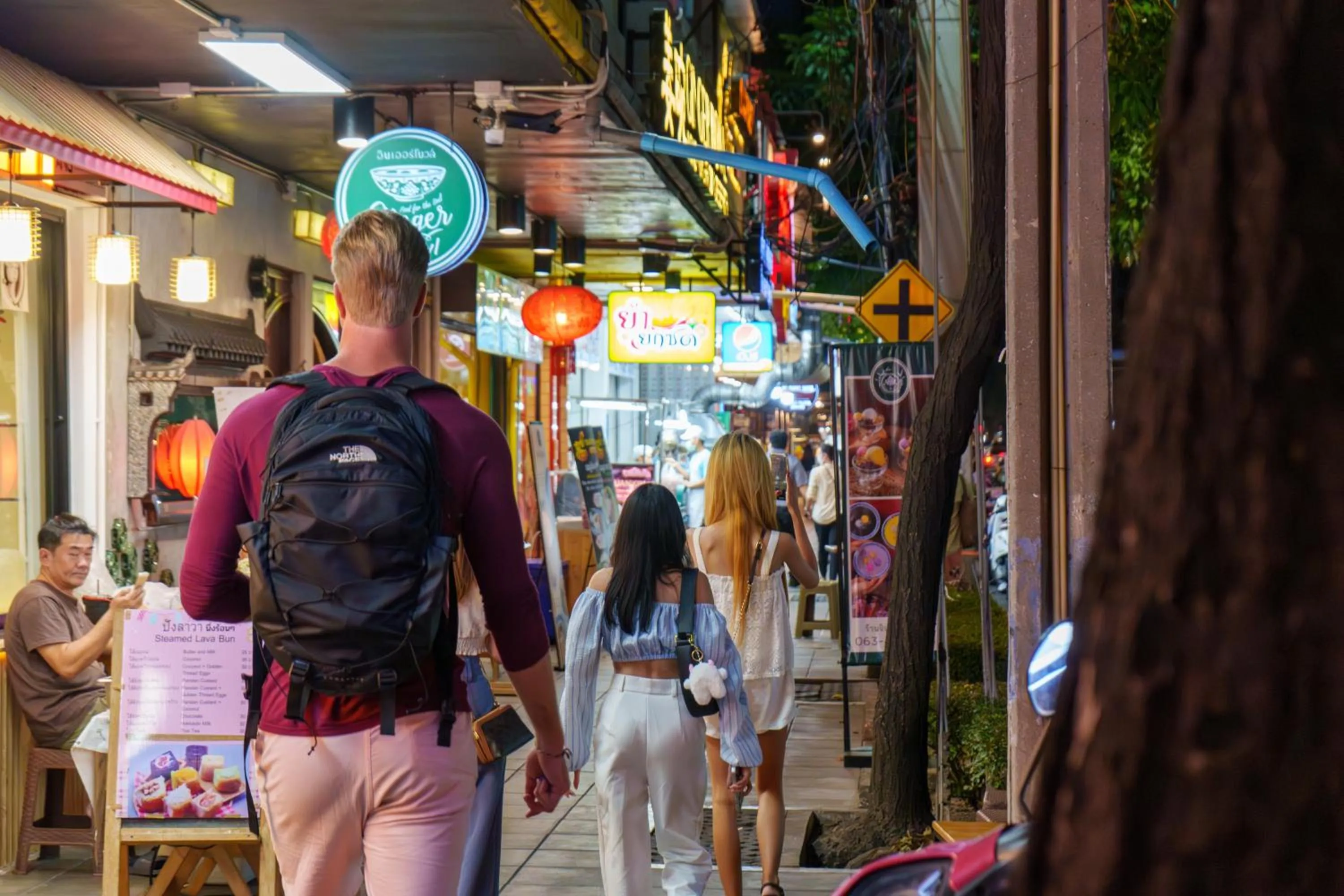 Nearby landmark in Banthat Thong Hostel
