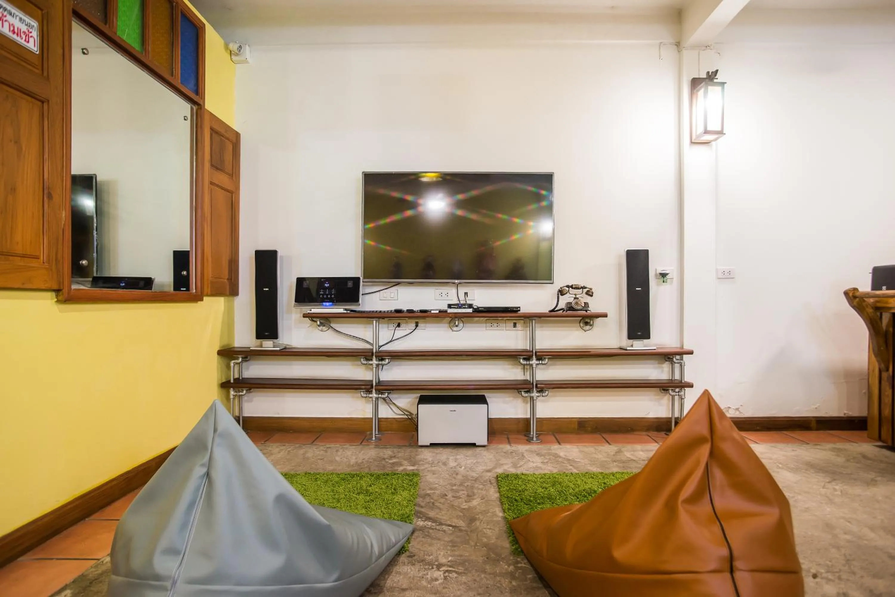 Seating area in Banthat Thong Hostel