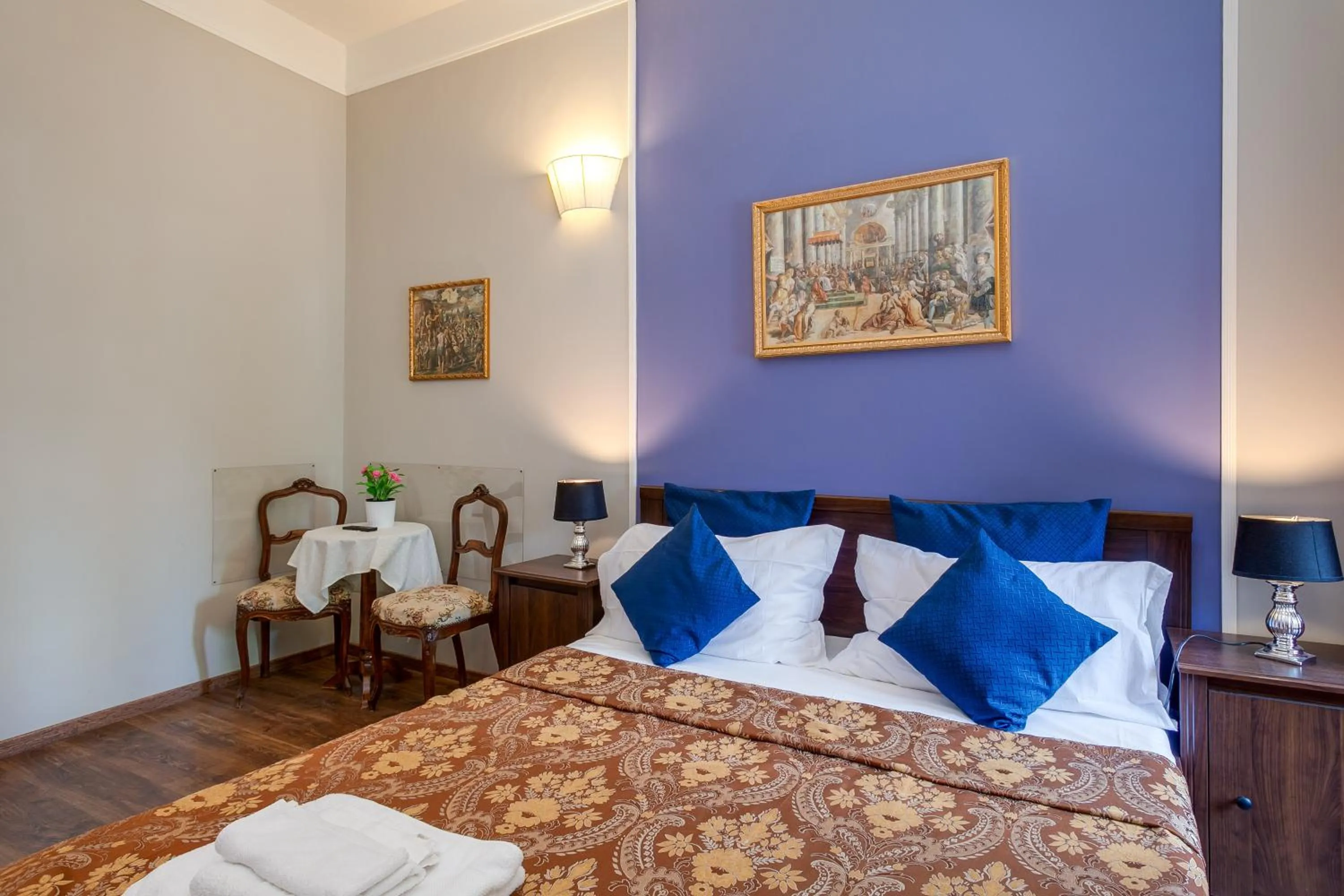 Photo of the whole room, Bed in Raphael Rooms