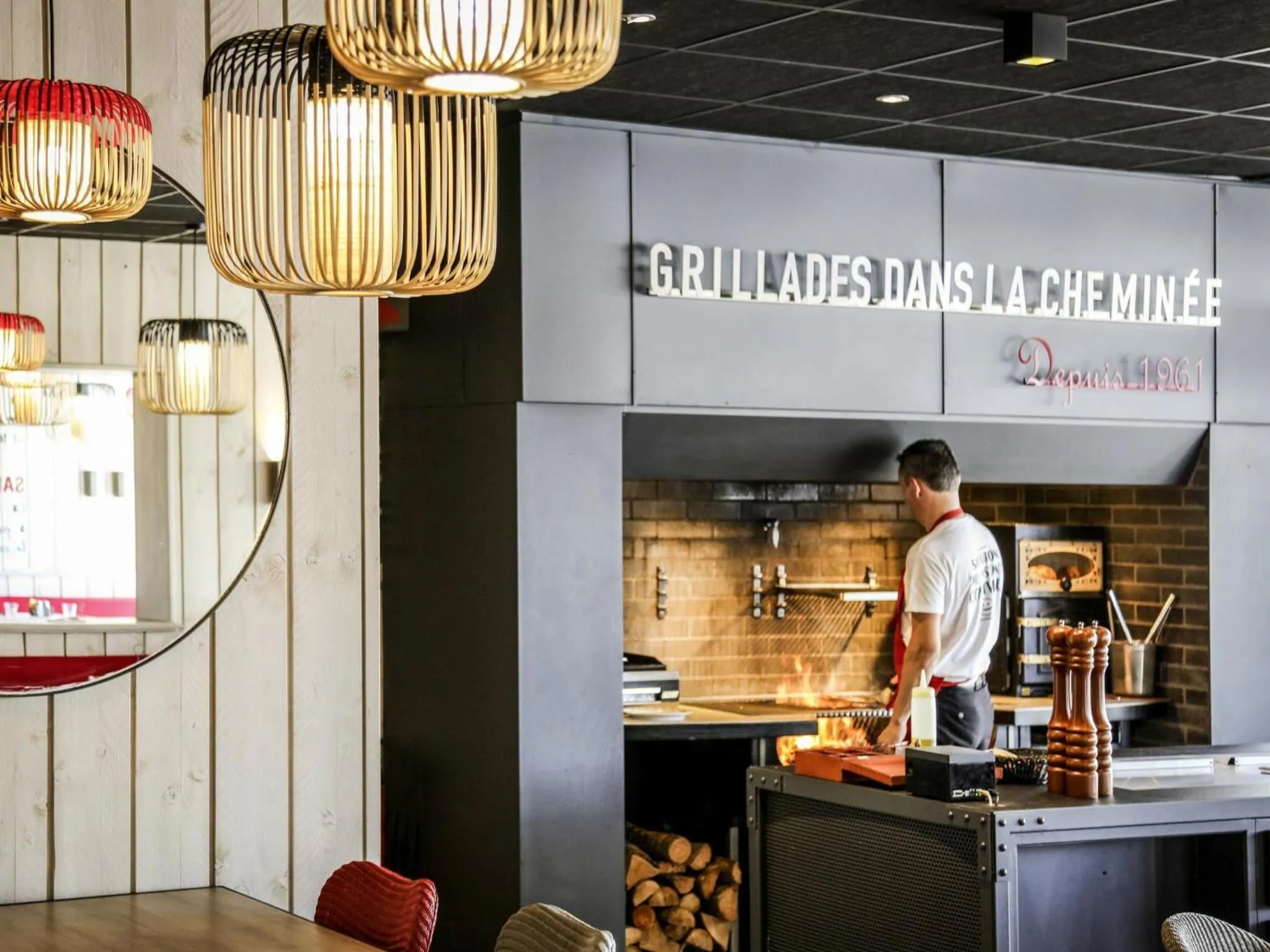 Restaurant/places to eat in ibis Orange Centre Echangeur A7 A9