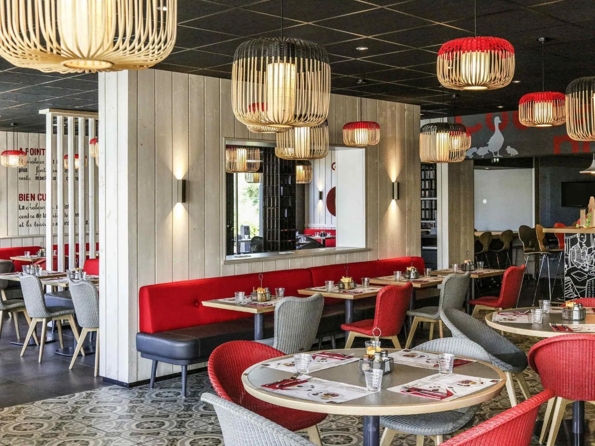 Restaurant/places to eat in ibis Orange Centre Echangeur A7 A9