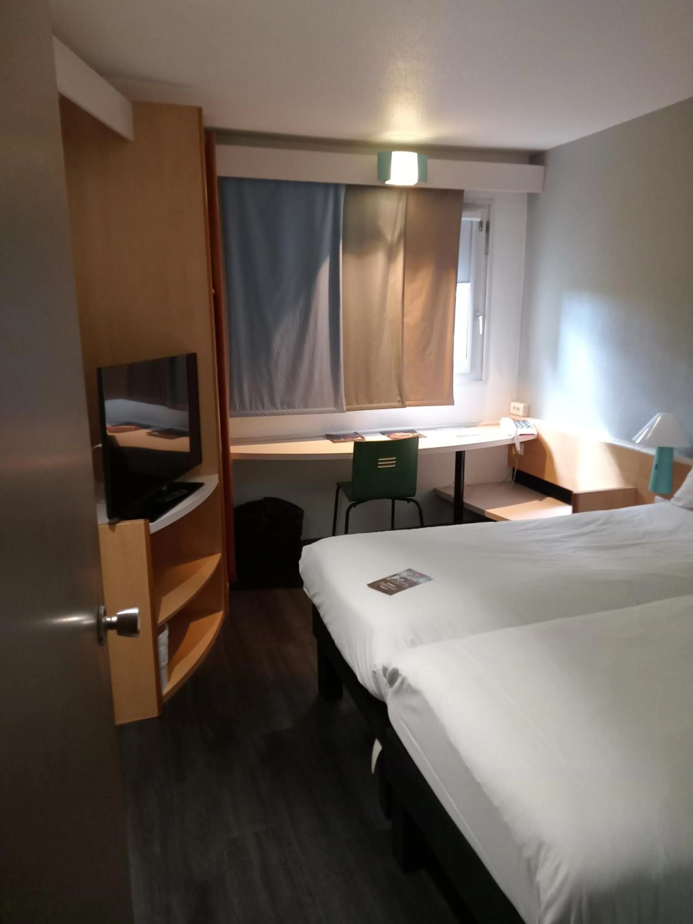 Bedroom, Bed in ibis Orange Centre Echangeur A7 A9