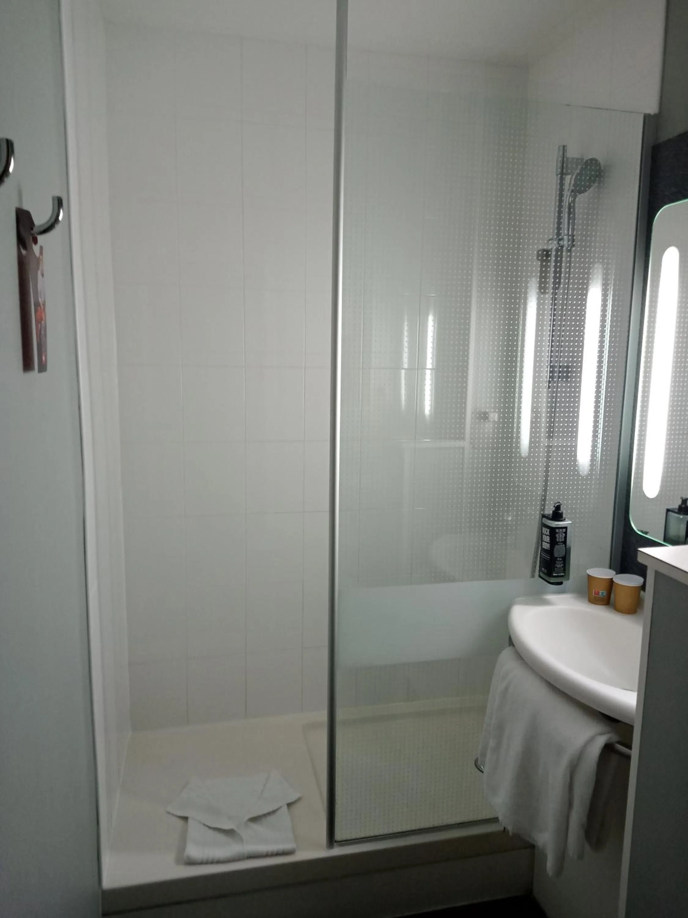 Bathroom in ibis Orange Centre Echangeur A7 A9