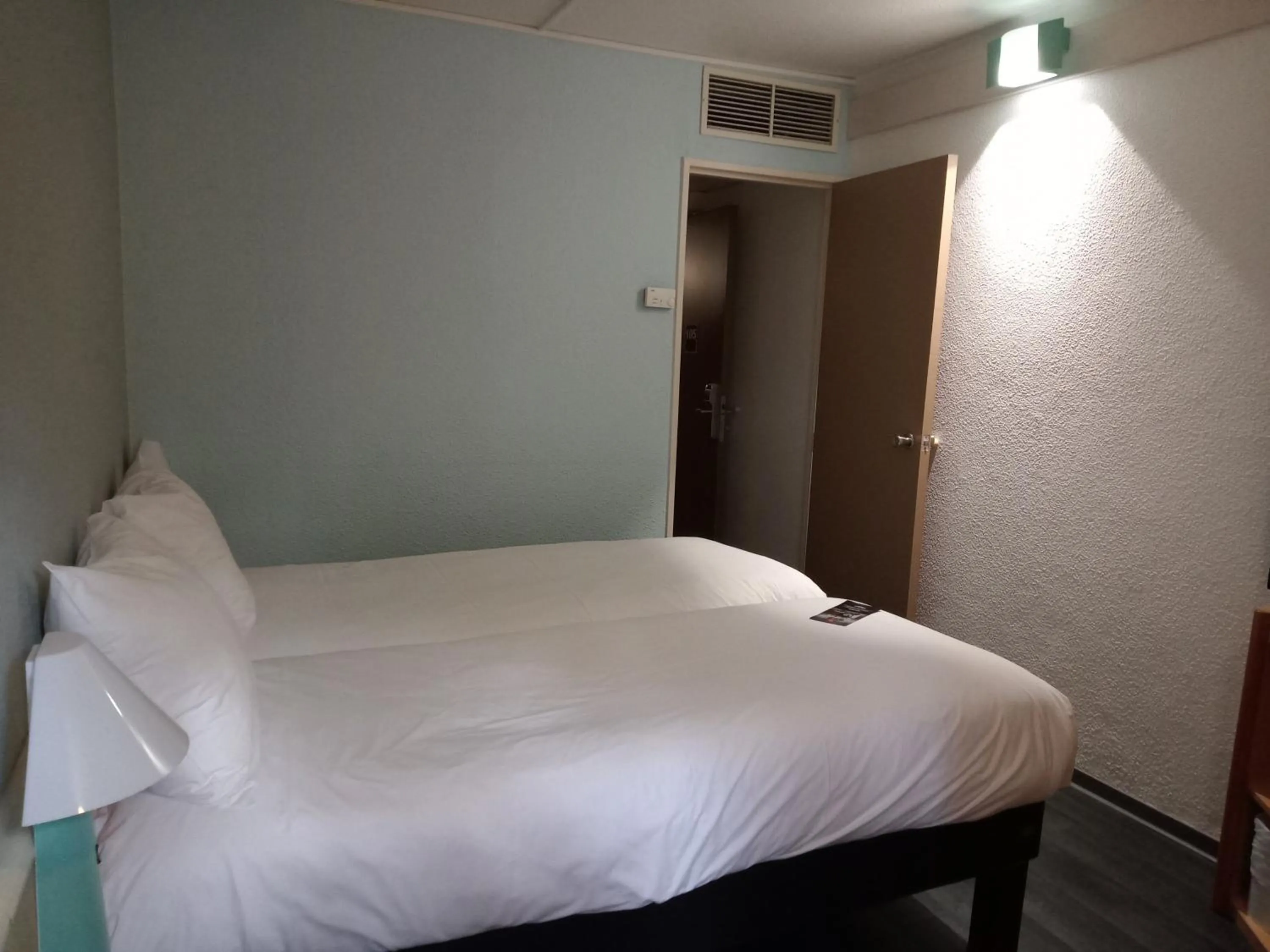 Bedroom, Bed in ibis Orange Centre Echangeur A7 A9