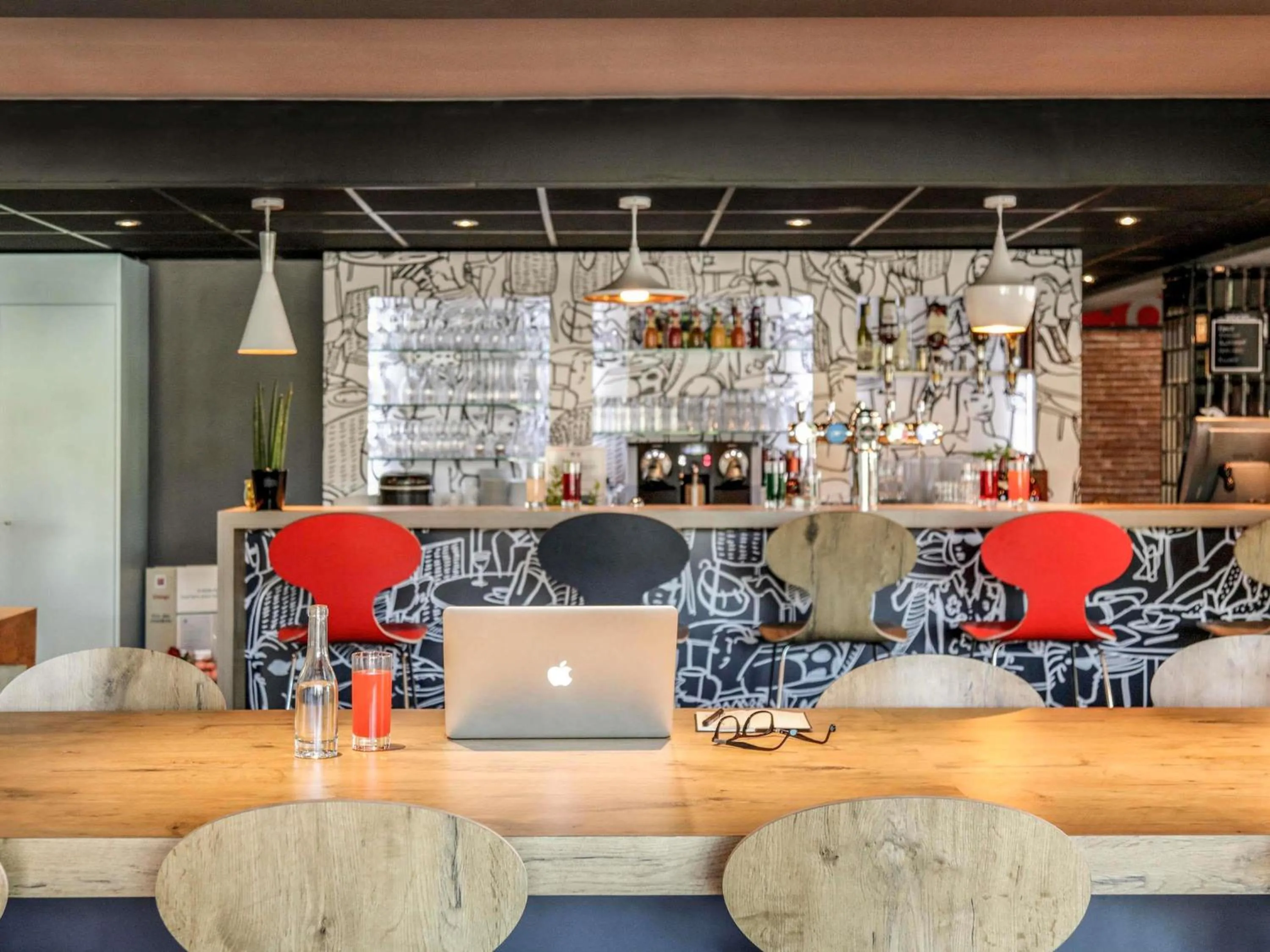Lounge or bar in ibis Orange Centre Echangeur A7 A9