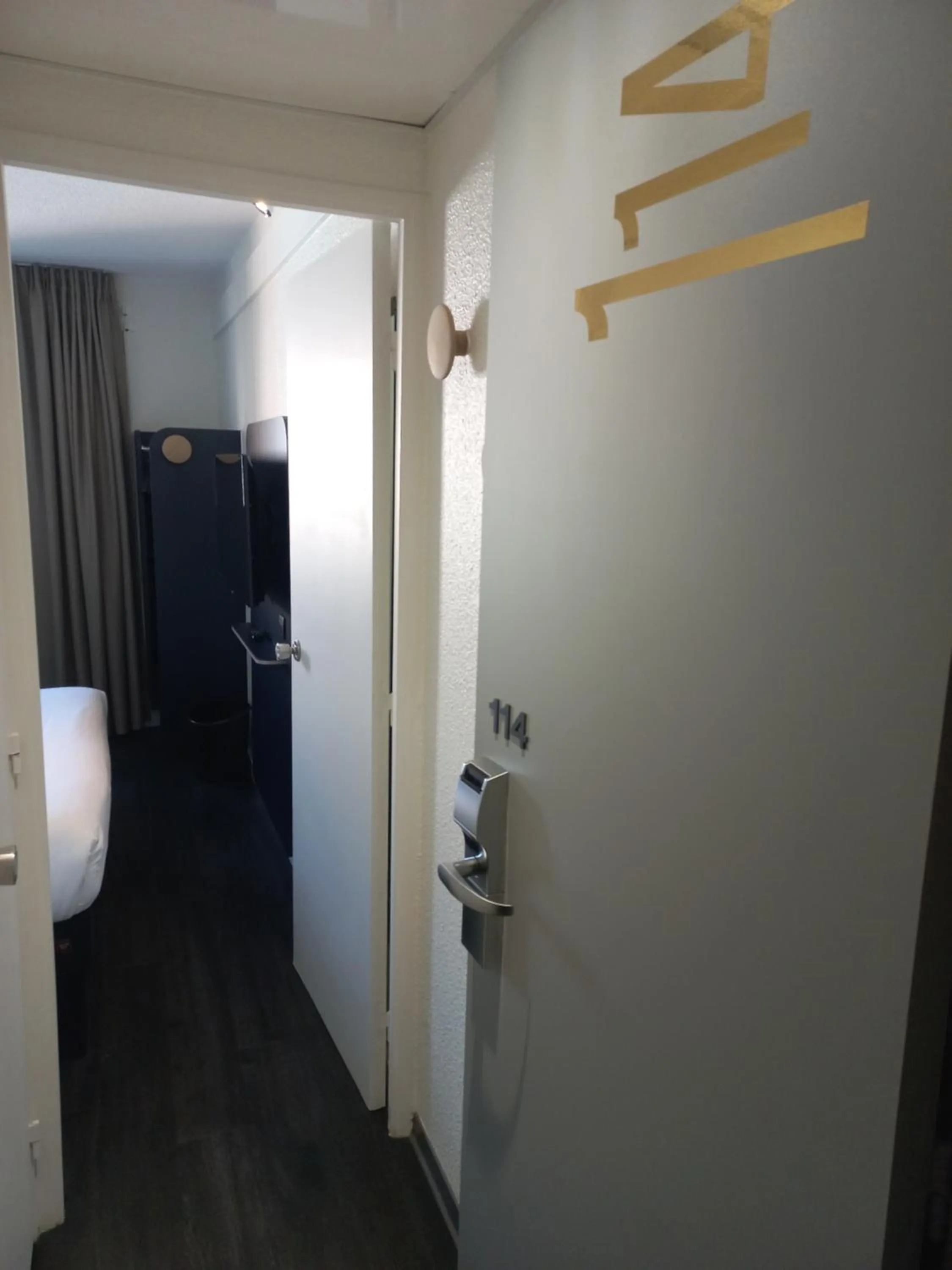 Photo of the whole room in ibis Orange Centre Echangeur A7 A9