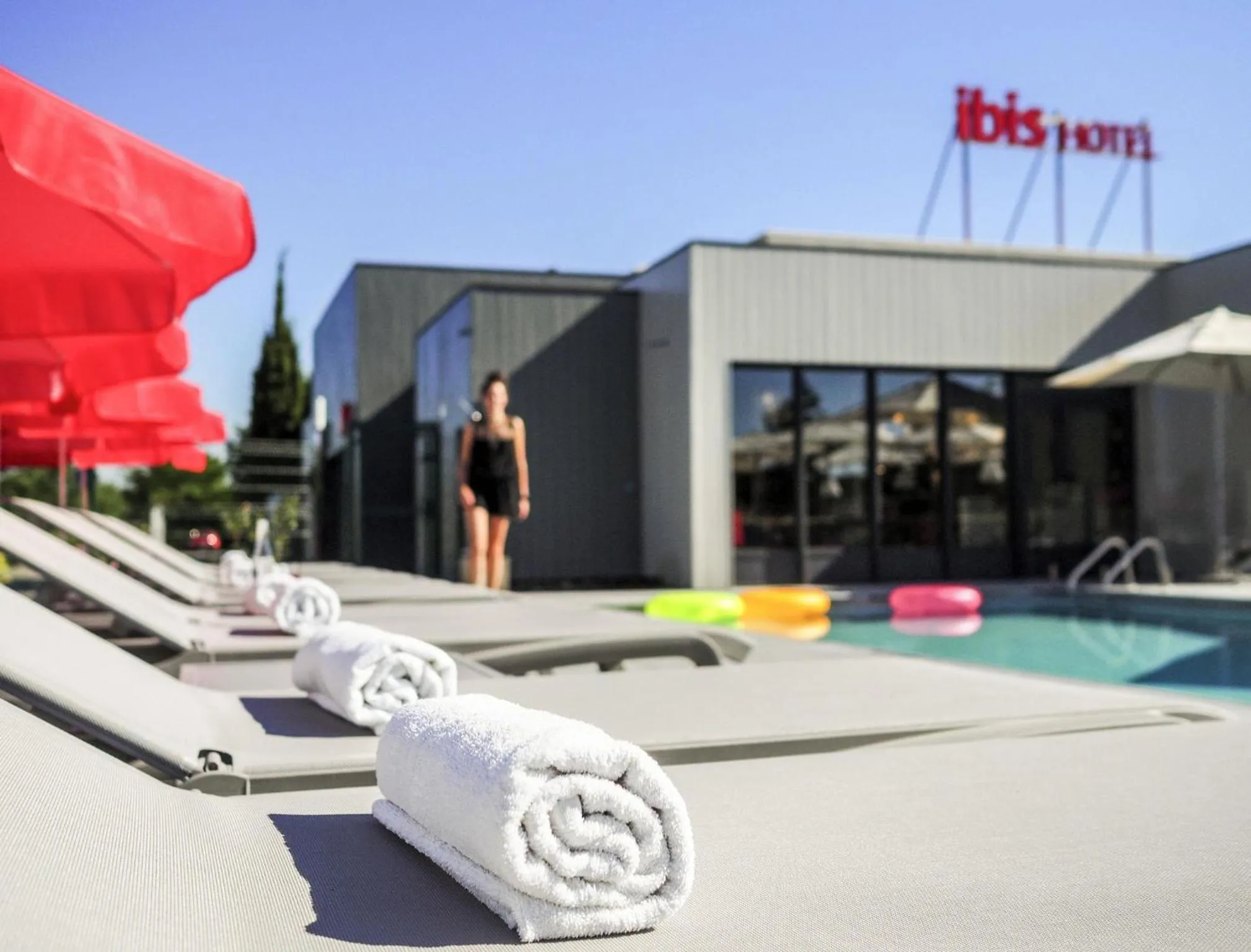 Pool view in ibis Orange Centre Echangeur A7 A9