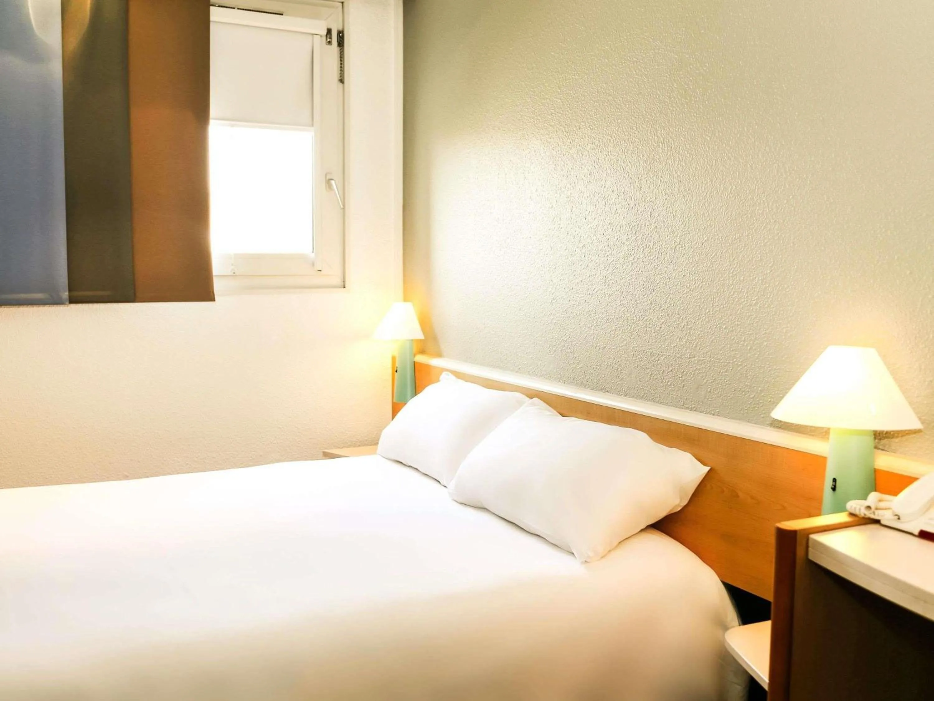 Bedroom, Bed in ibis Orange Centre Echangeur A7 A9