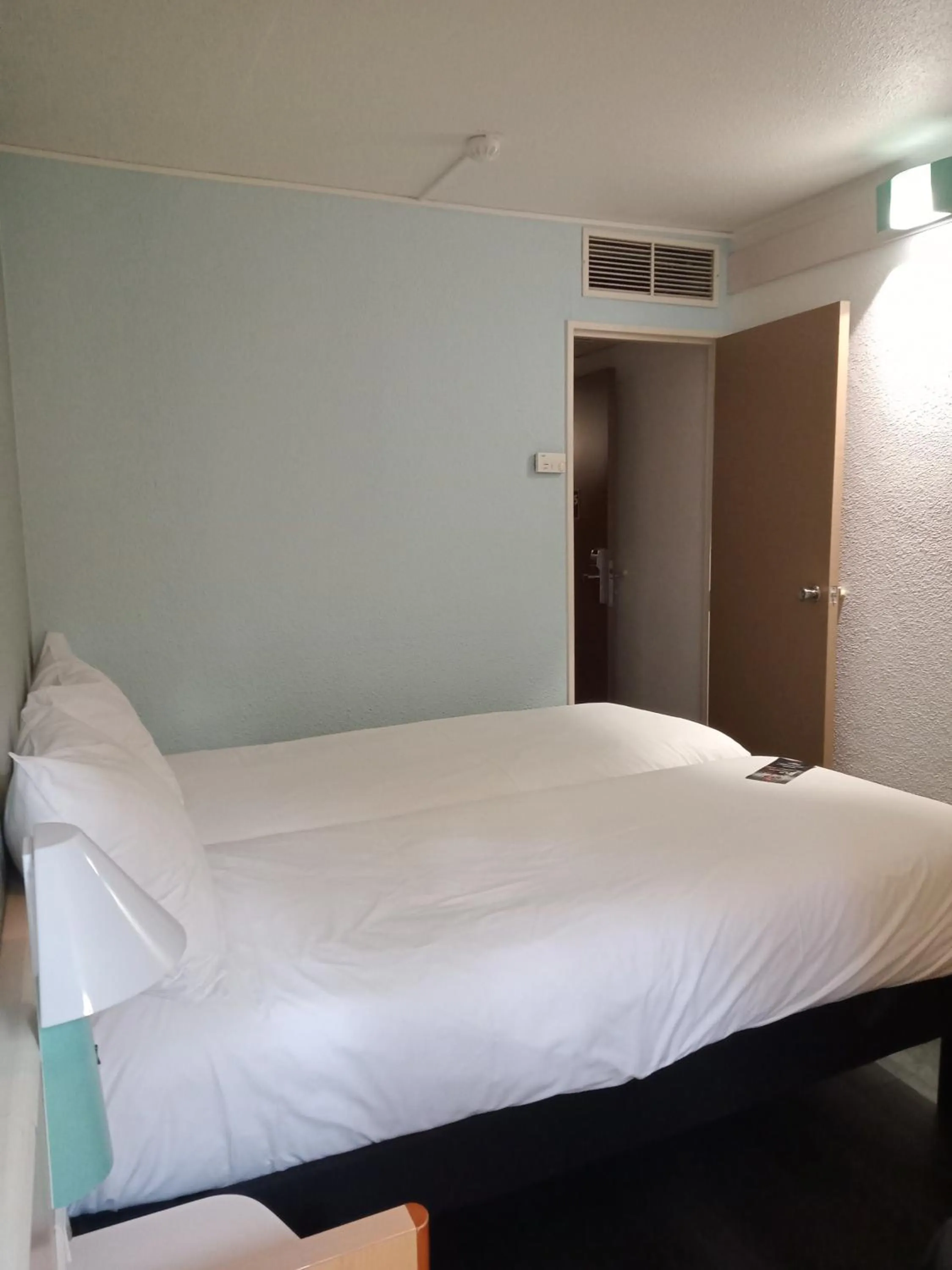 Bedroom, Bed in ibis Orange Centre Echangeur A7 A9