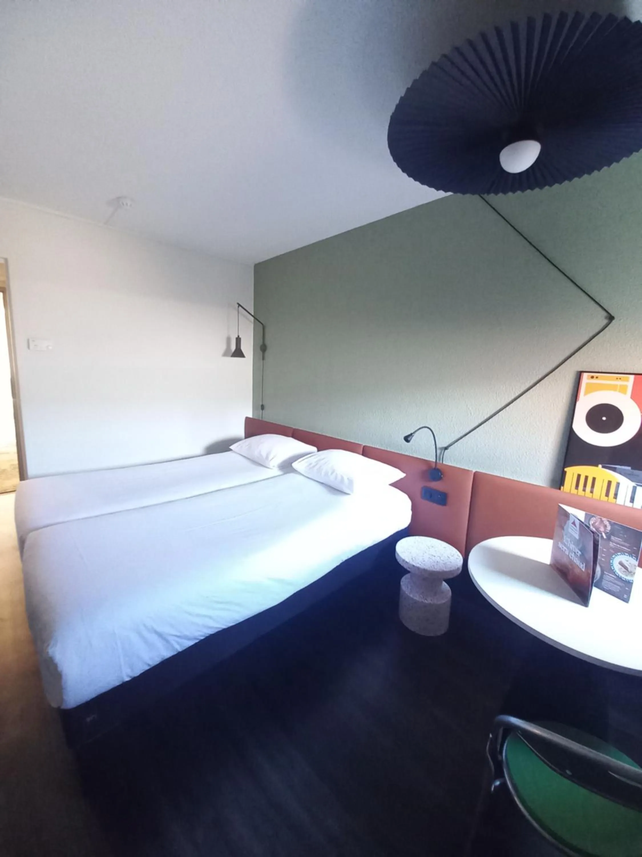 Bed in ibis Orange Centre Echangeur A7 A9