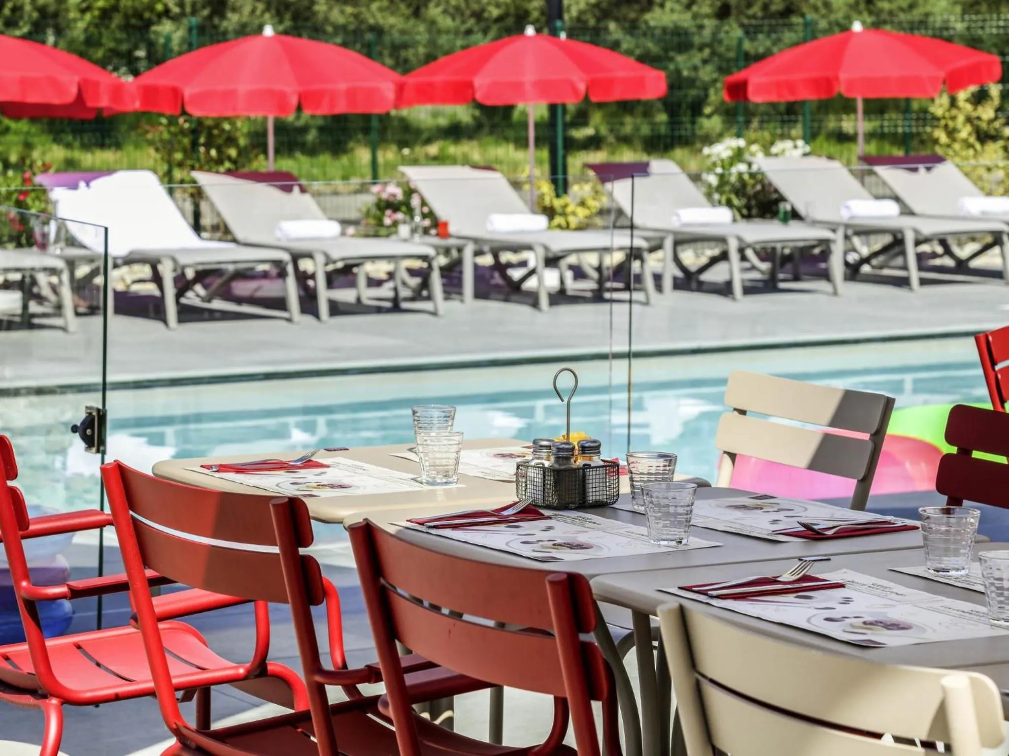 Pool view in ibis Orange Centre Echangeur A7 A9