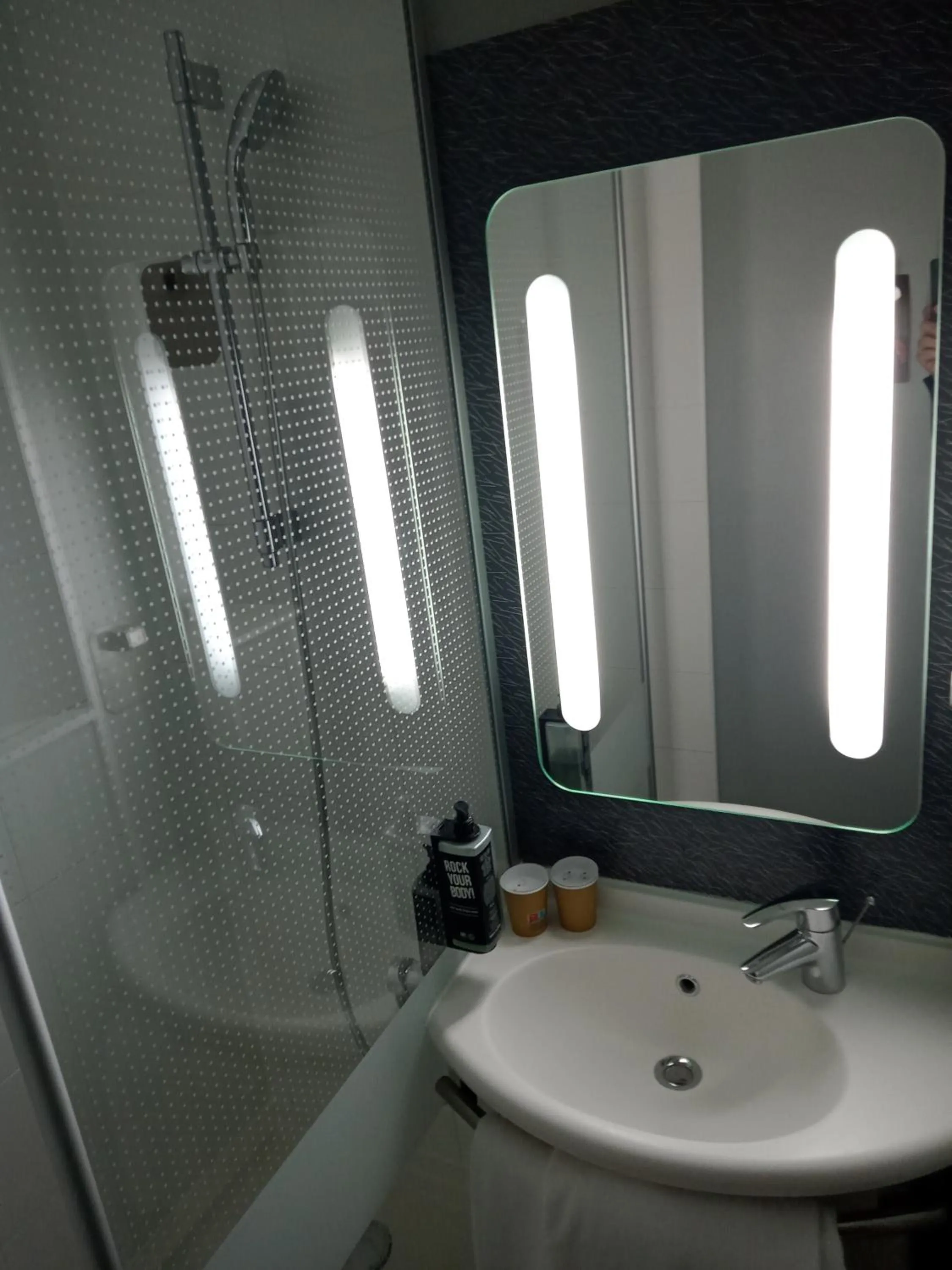 Bathroom in ibis Orange Centre Echangeur A7 A9