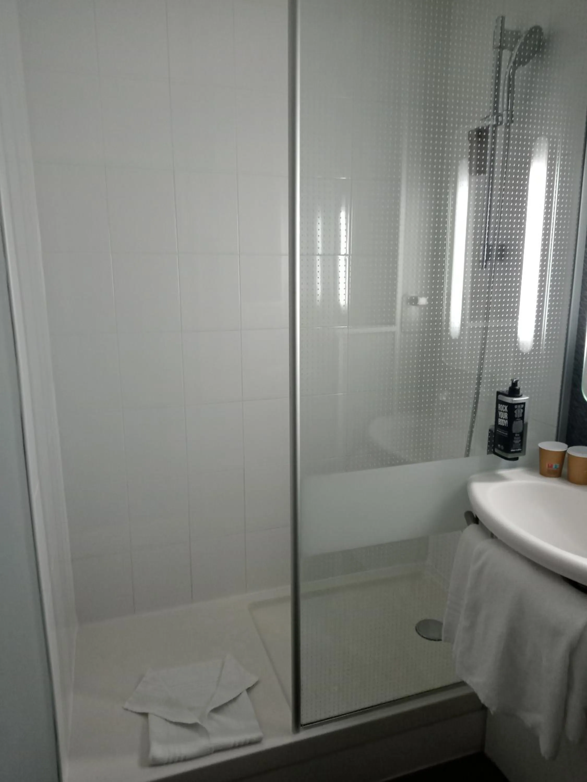 Bathroom in ibis Orange Centre Echangeur A7 A9
