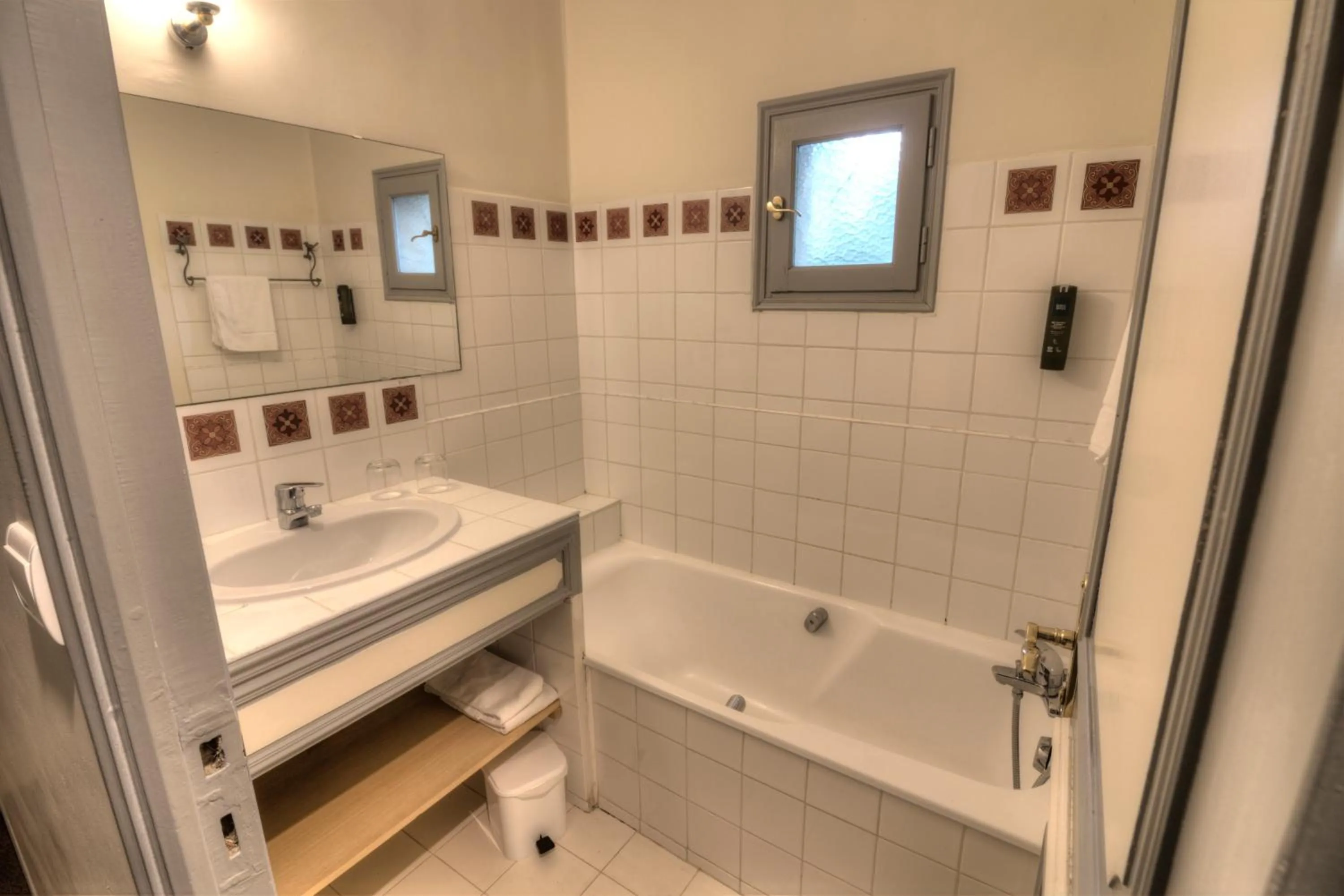 Superior Queen Room in Le Moulin De La Beune