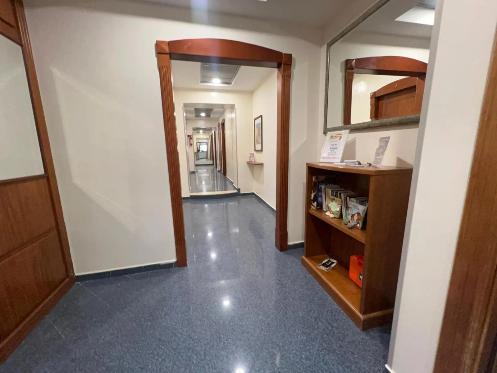 Restaurant/places to eat in Hotel Ercoli House