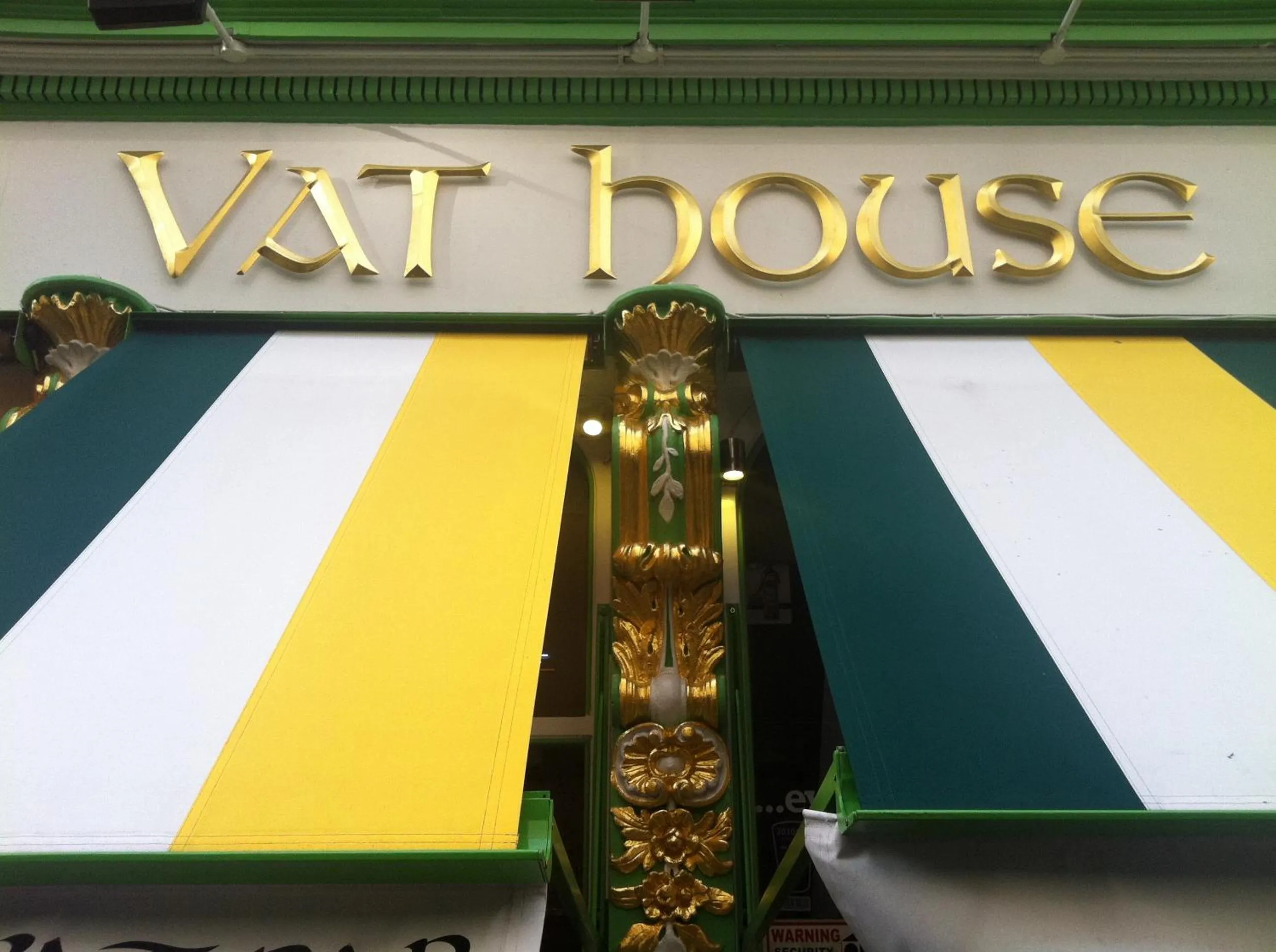 Lounge or bar in Blooms Hotel