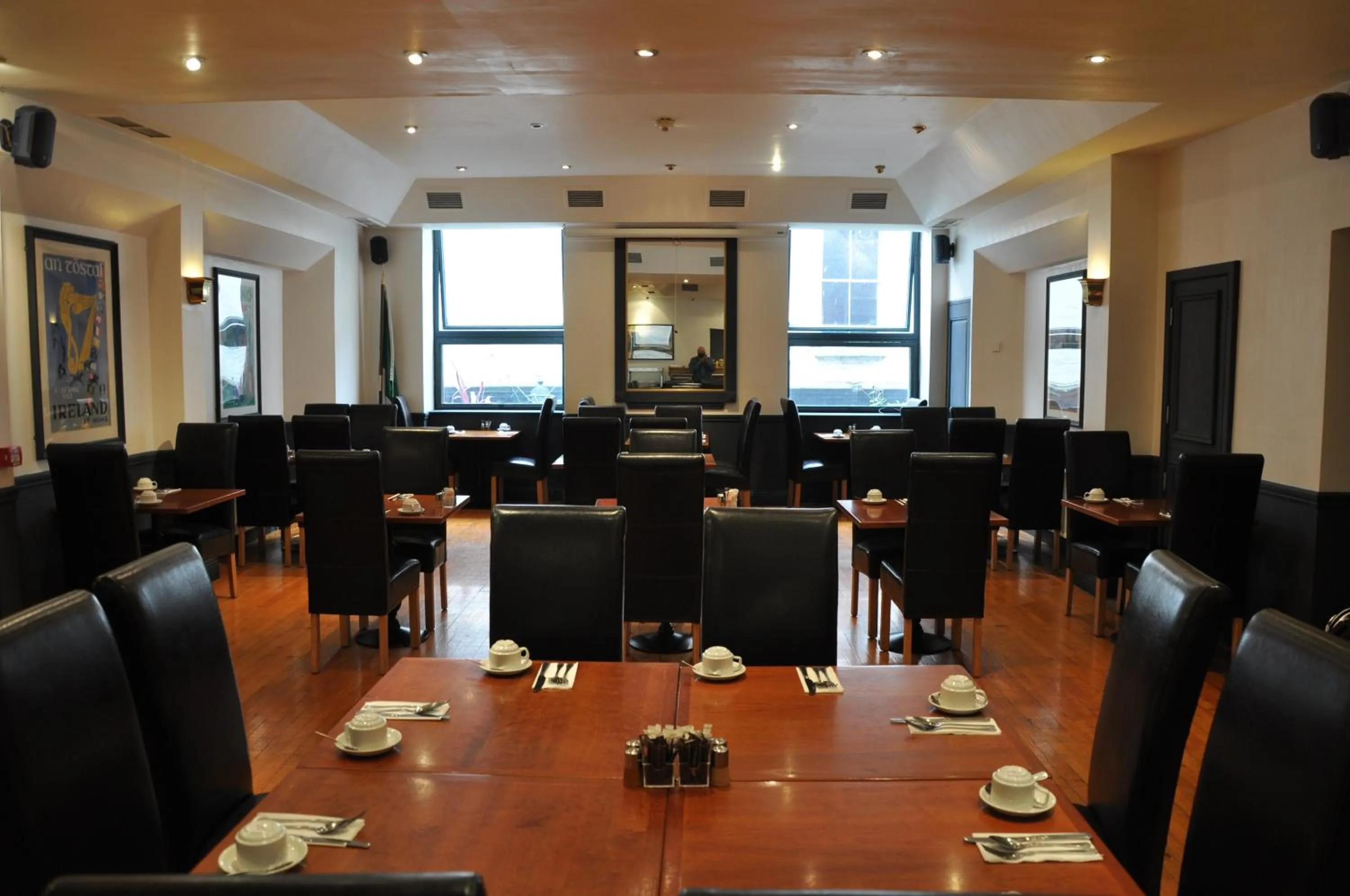 Restaurant/places to eat in Blooms Hotel