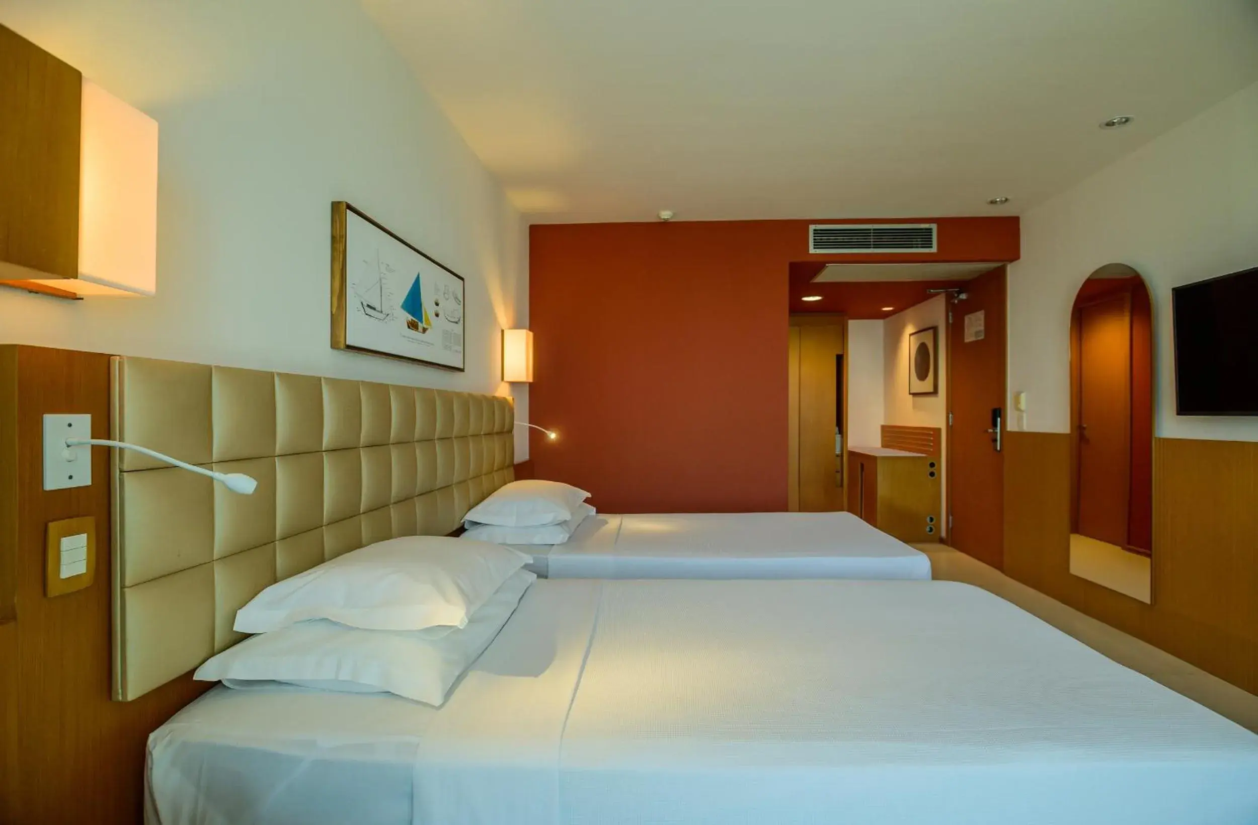 Superior Twin Room with Side Sea View in Hotel Luzeiros São Luis Superior Twin Room with Side Sea View in Hotel Luzeiros São Luis