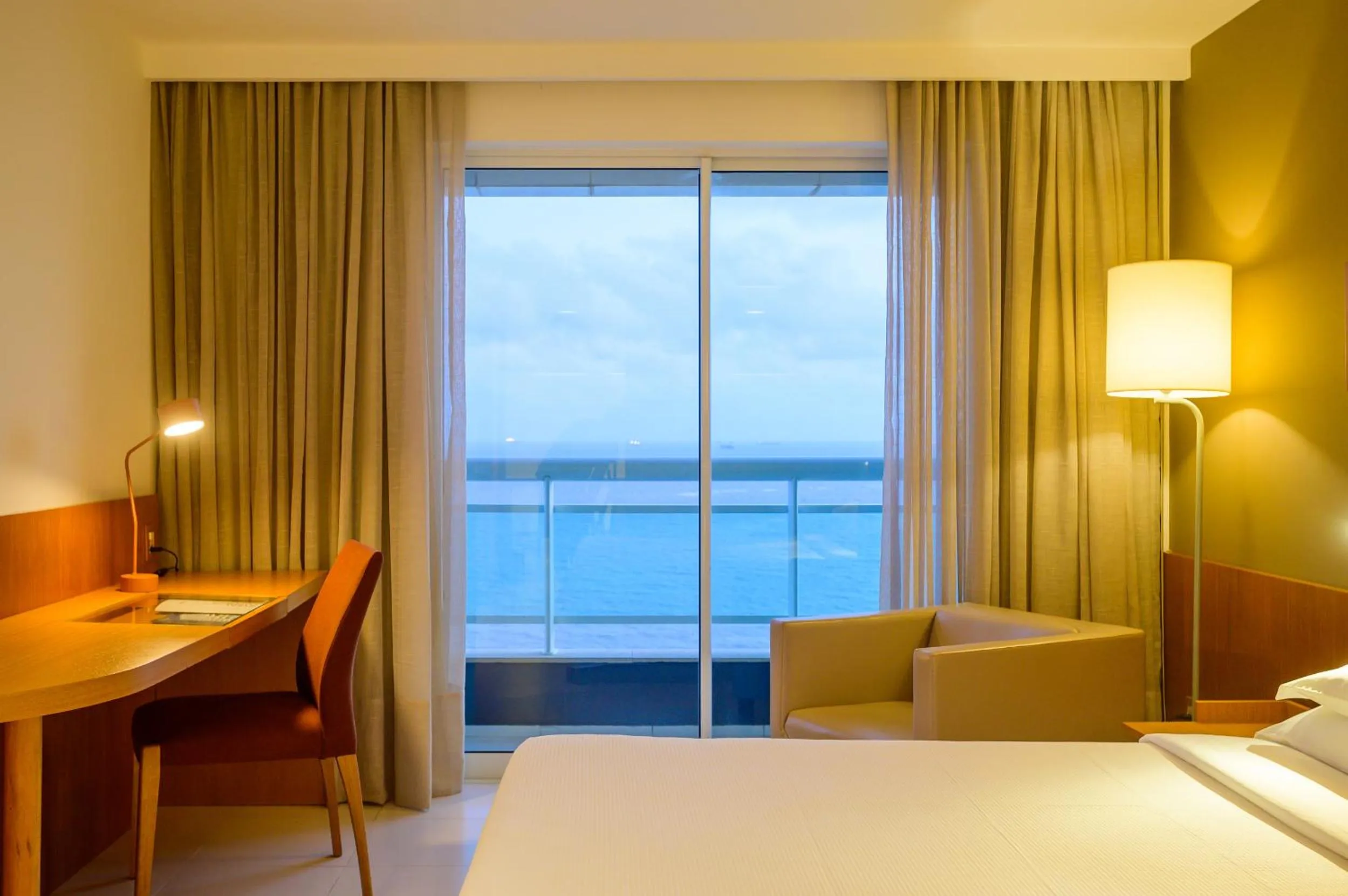 View (from property/room), Bed in Hotel Luzeiros São Luis