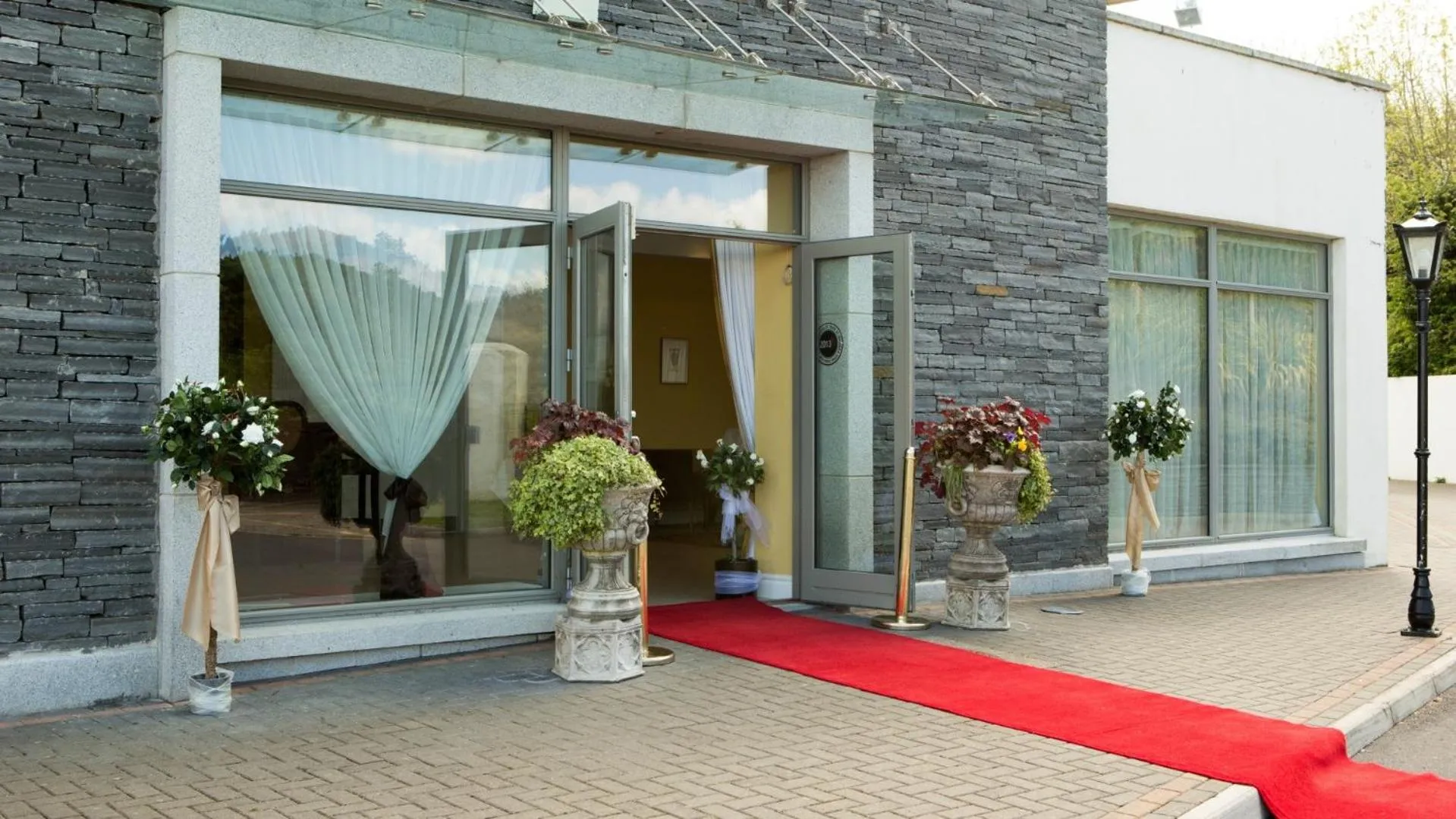 Facade/entrance in Kettles Country House Hotel
