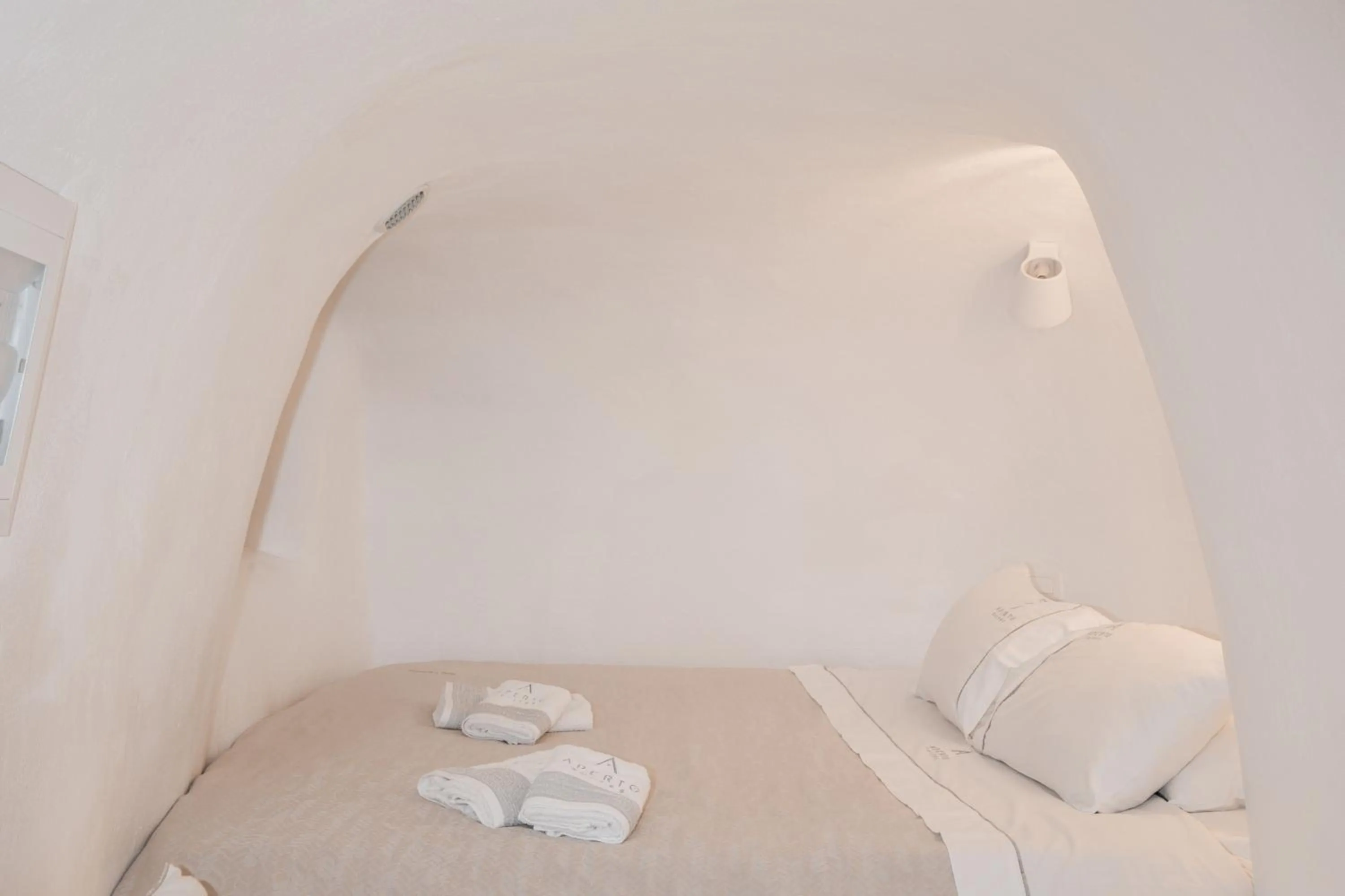 Bed in Aperto Suites - Adults Only