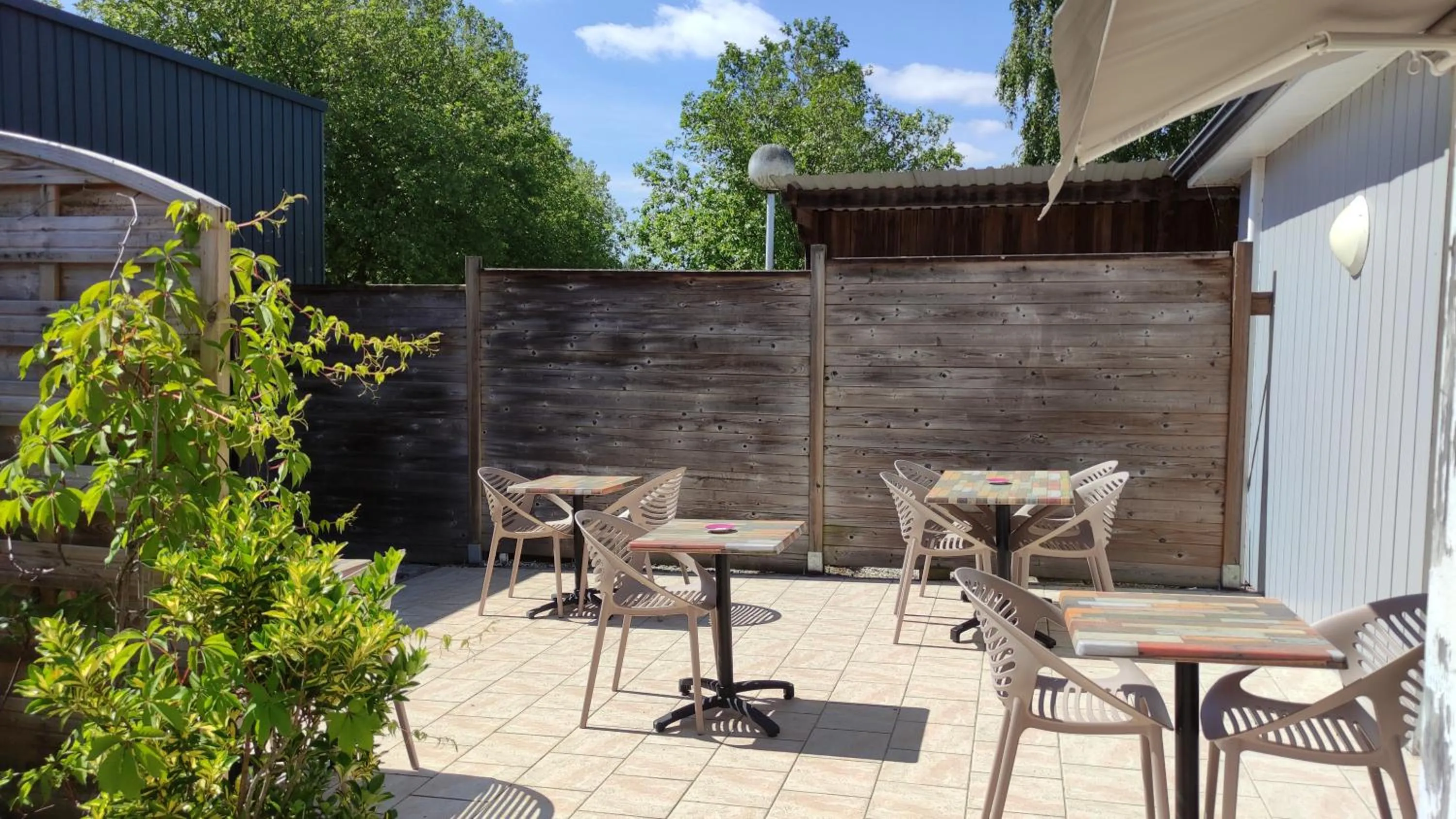 Patio in Fasthotel Laval