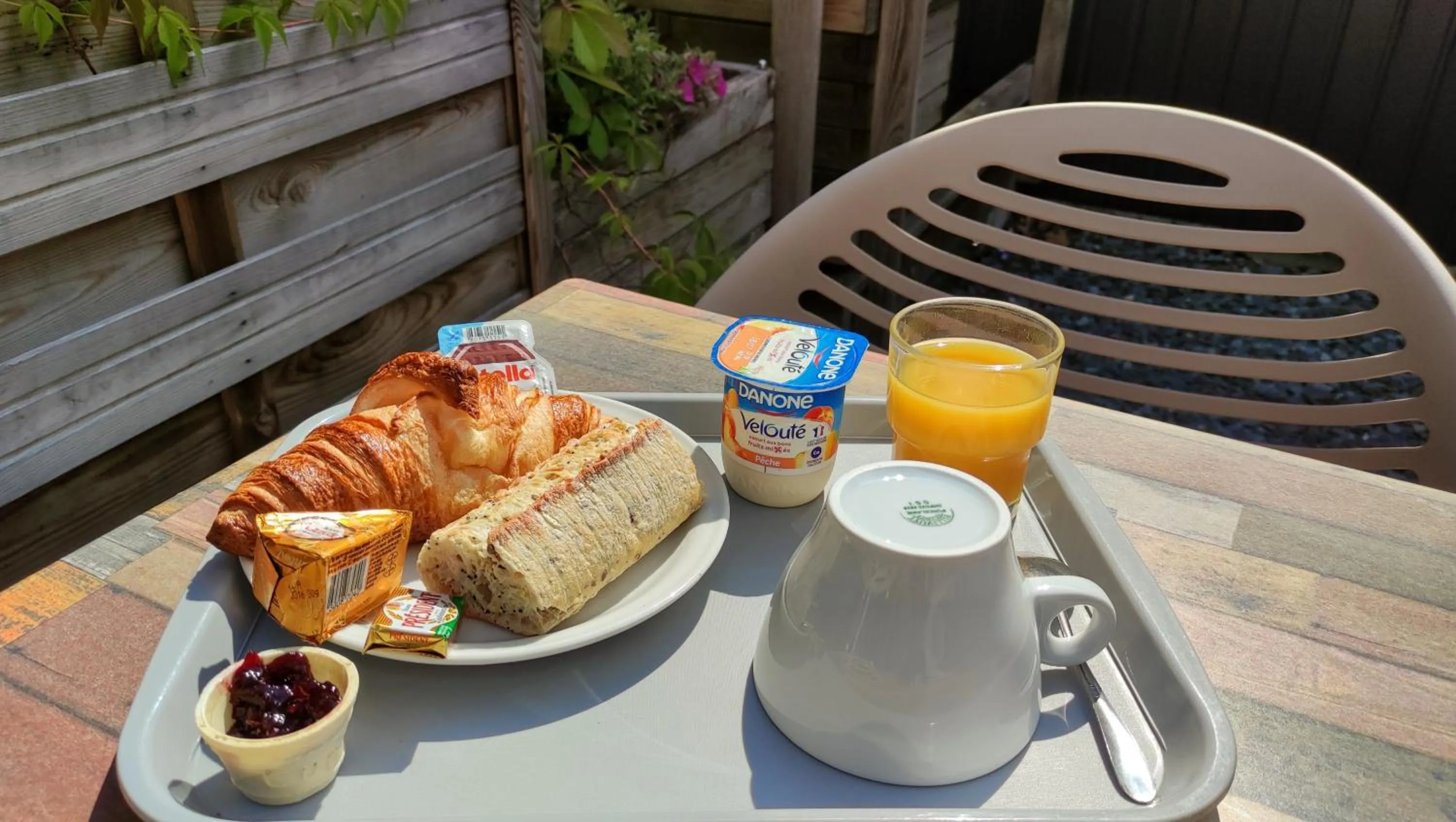 Patio in Fasthotel Laval