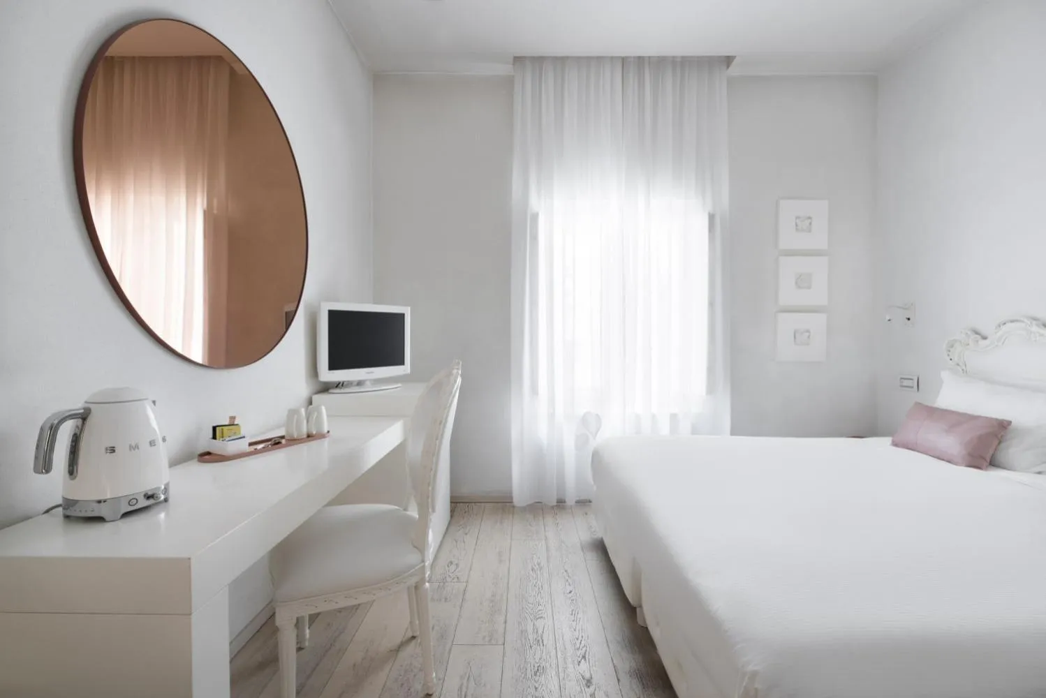 TV and multimedia, Bed in Eurostars Florence Boutique