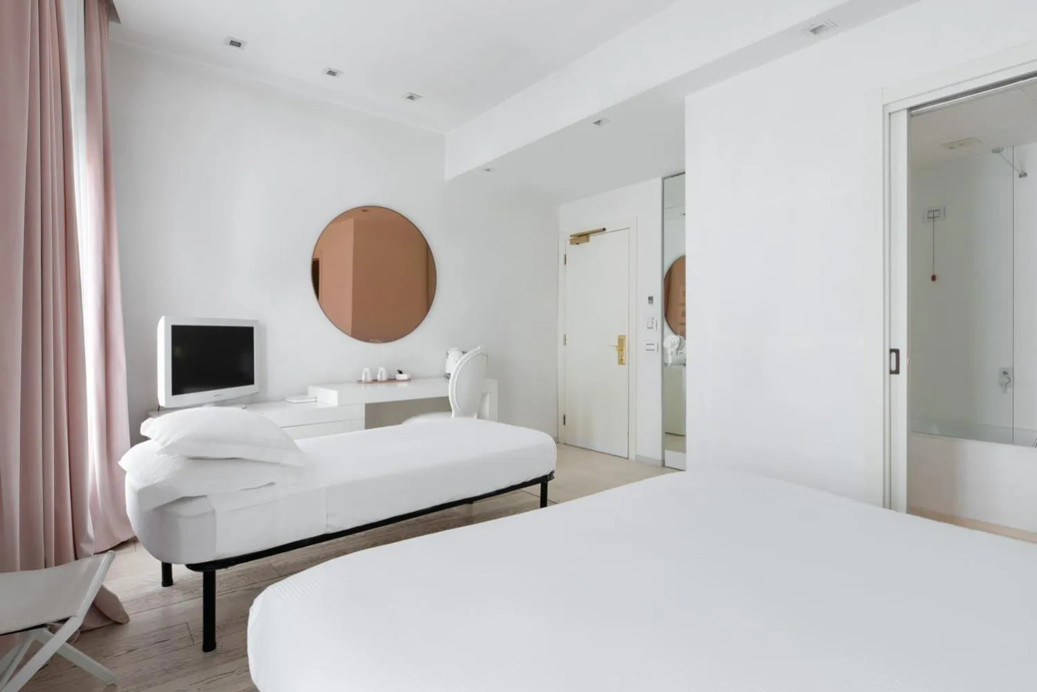 Photo of the whole room, Bed in Eurostars Florence Boutique