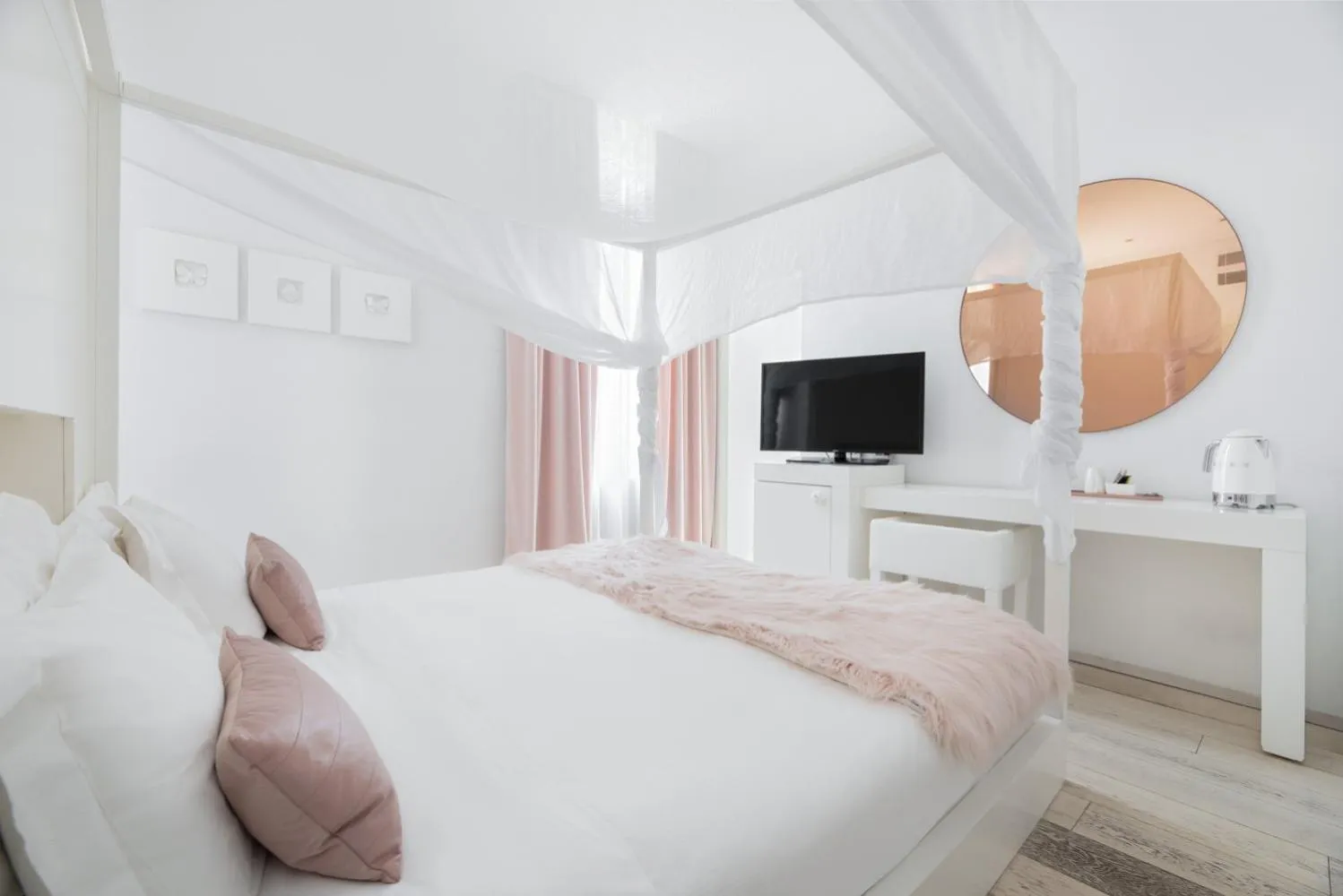 TV and multimedia, Bed in Eurostars Florence Boutique