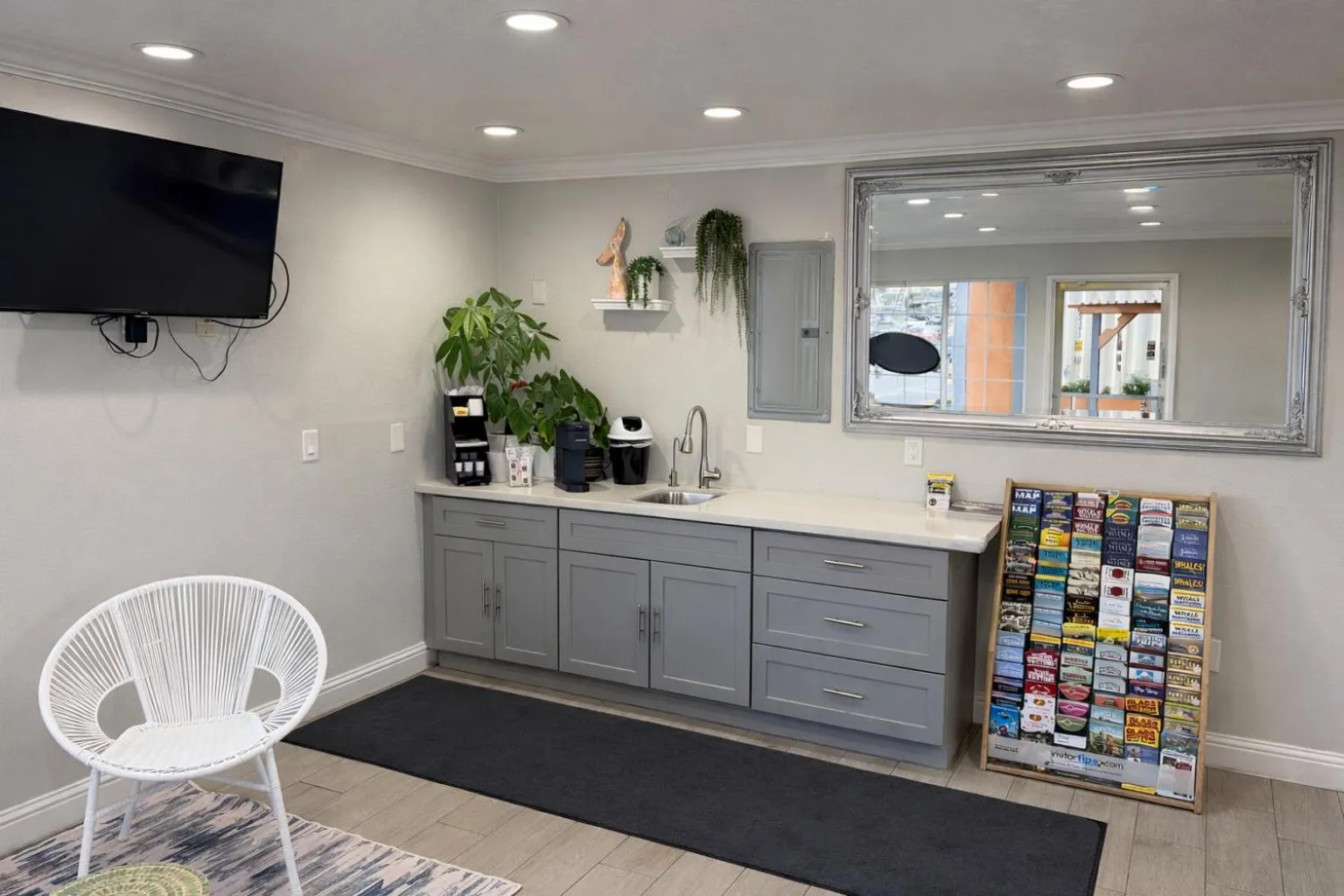 Coffee/tea facilities in Sand Castle Inn