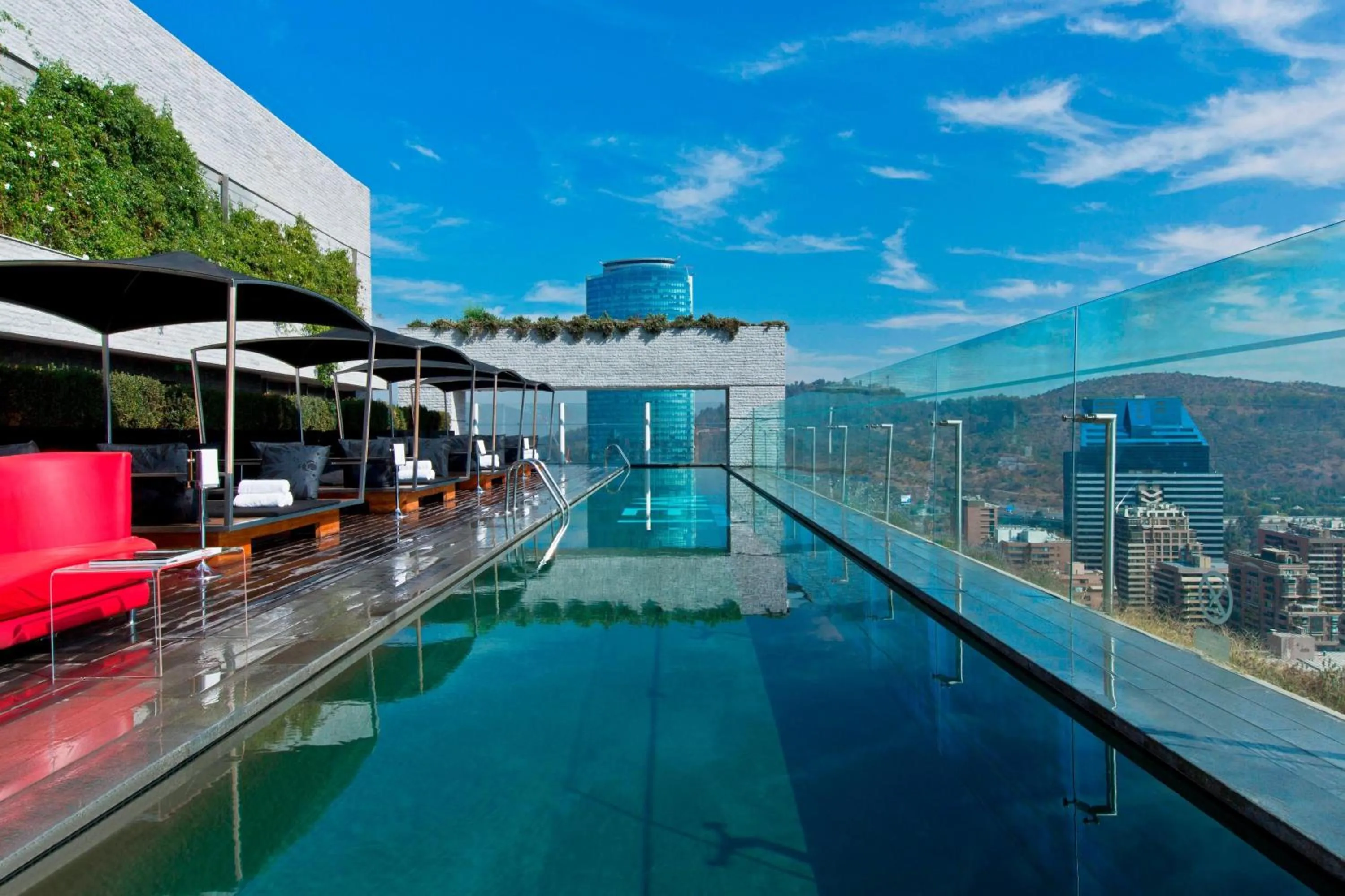 Area and facilities in W Santiago