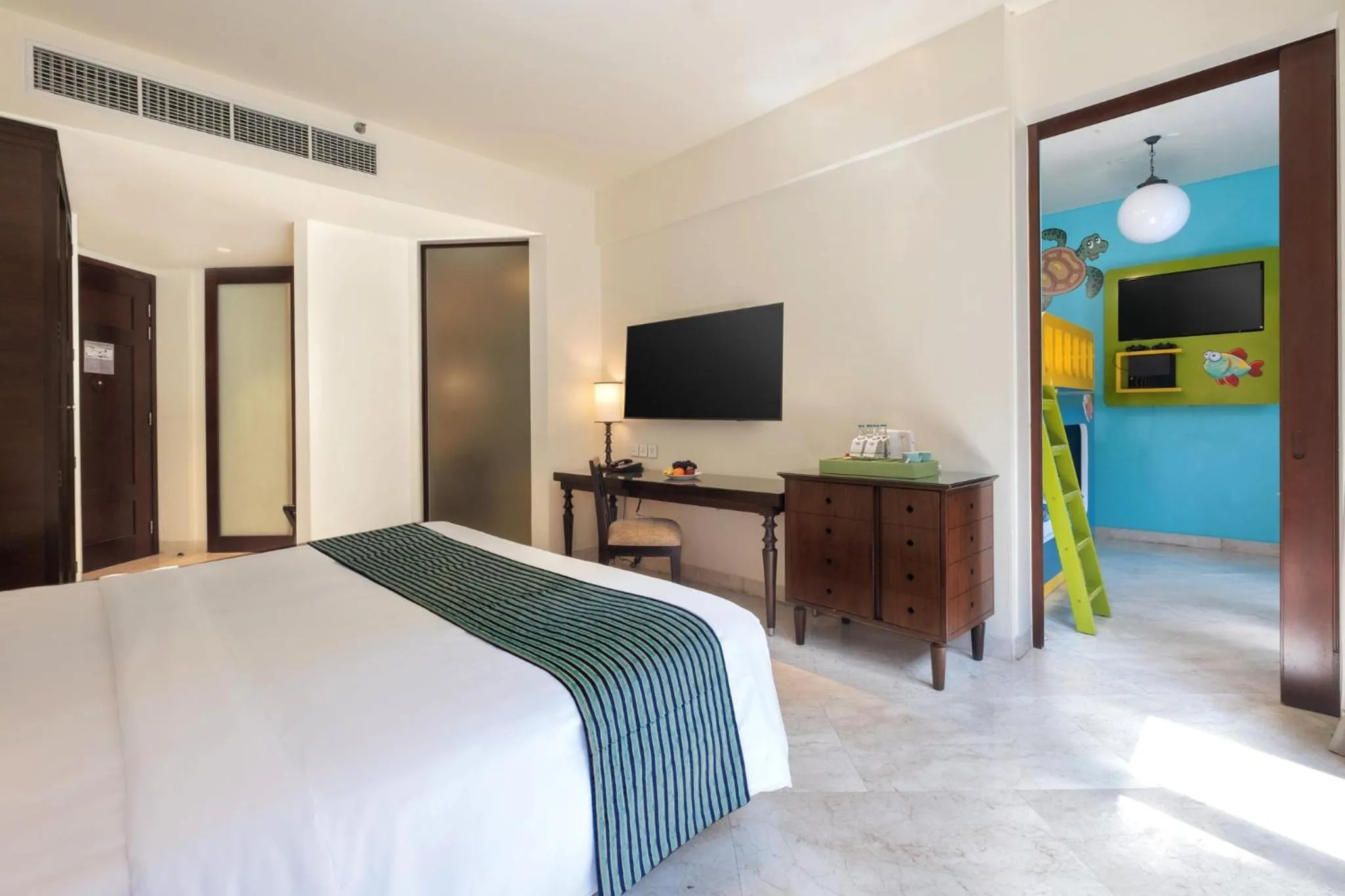 Photo of the whole room, Bed in Holiday Inn Resort Bali Nusa Dua by IHG