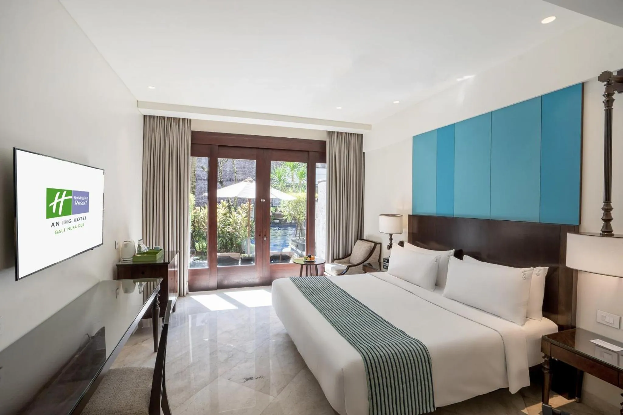 Photo of the whole room, Bed in Holiday Inn Resort Bali Nusa Dua by IHG