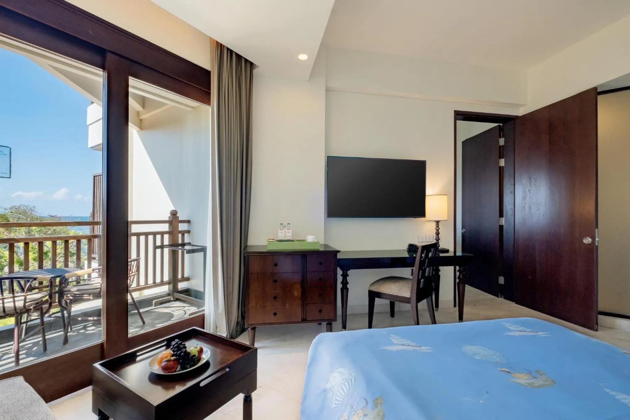 Photo of the whole room, Bed in Holiday Inn Resort Bali Nusa Dua by IHG